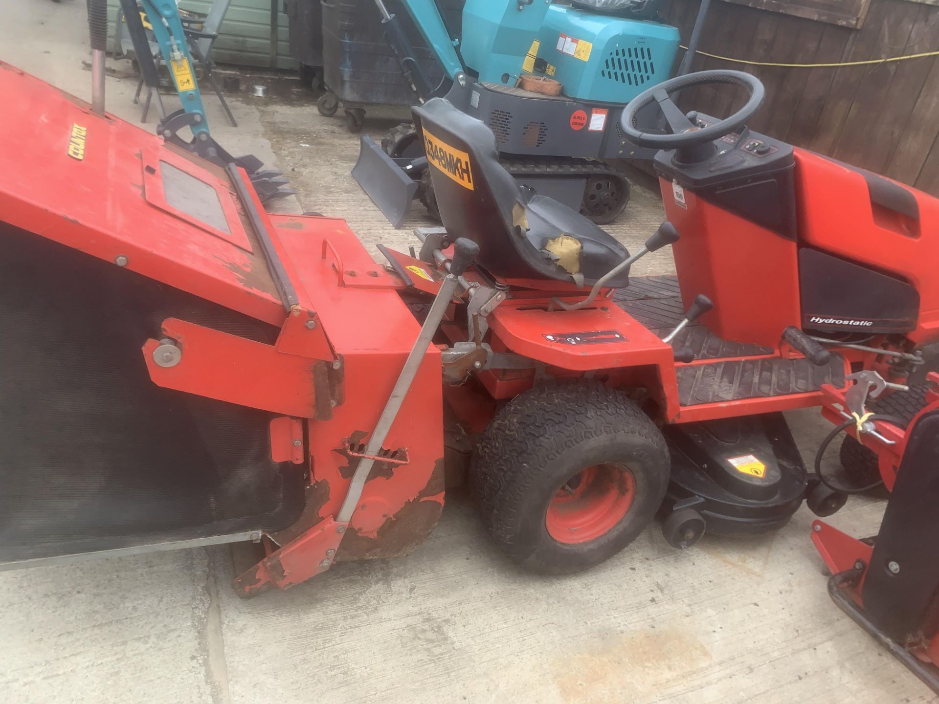 COUNTAX PETROL RIDE ON MOWER STARTS RUNS DRIVES AND CUTS LOCATED IN NORTHERN IRELAND. - Image 2 of 2