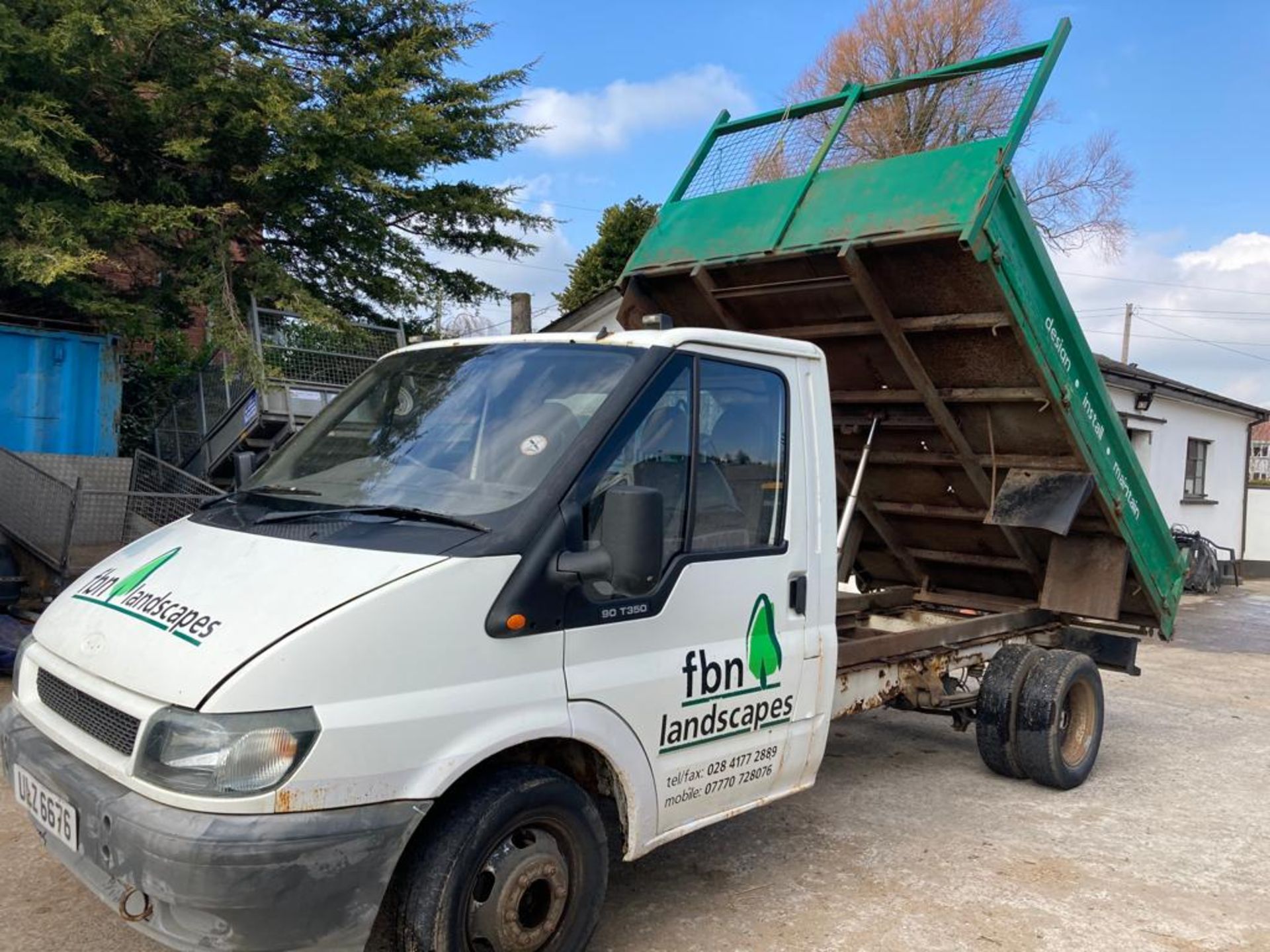 FORD TRANSIT 350 TIPPER DIESEL STARTS RUNS AND DRIVES. AND TIPS 163000 MILES.LOCATED IN NORTHERN - Image 3 of 3