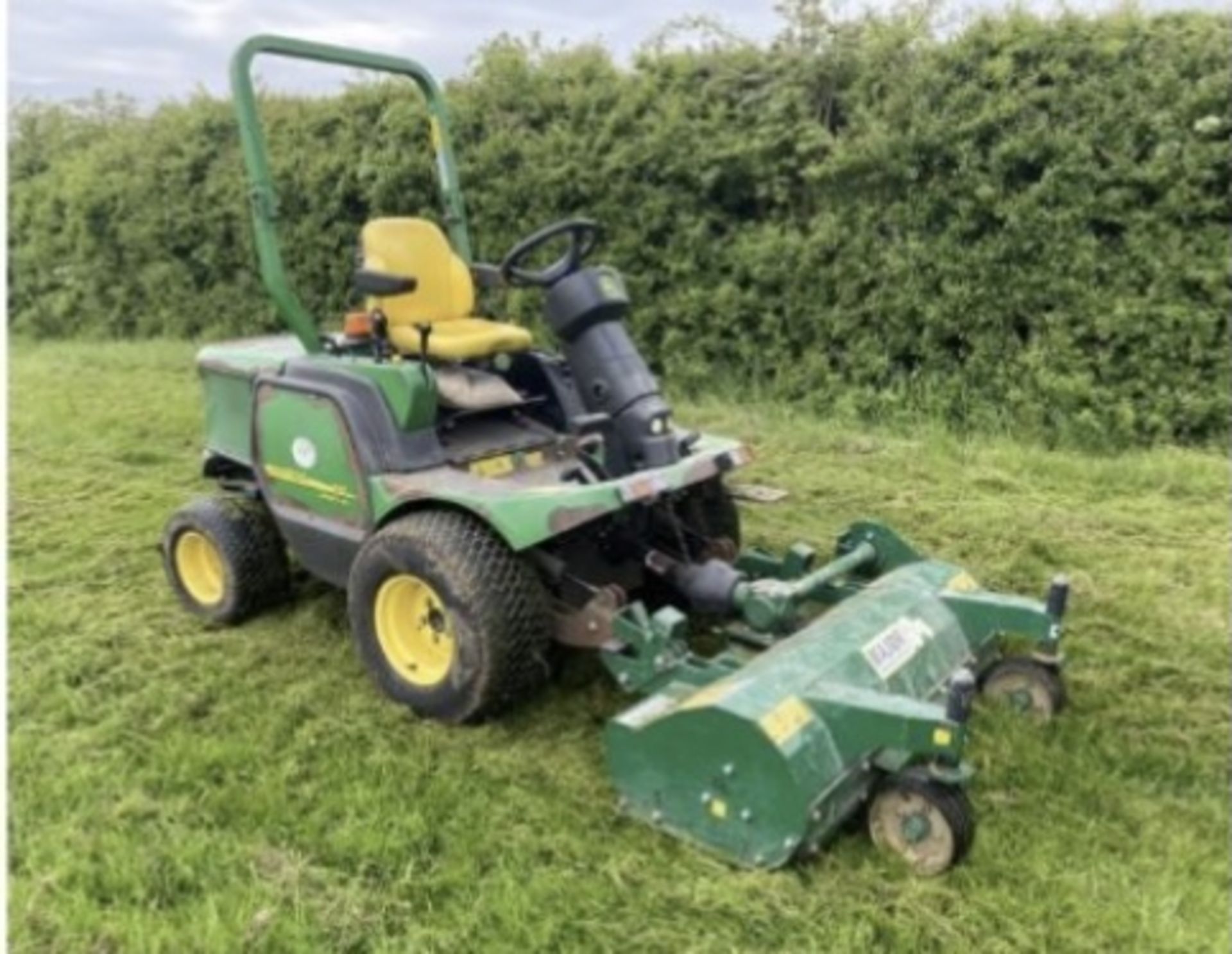 JOHN DEERE OUTFRONT FLAIL MOWER YEAR: 2012 (ROAD REGISTERED STARTS RUNS DRIVES & CUTS MAJOR FLAIL