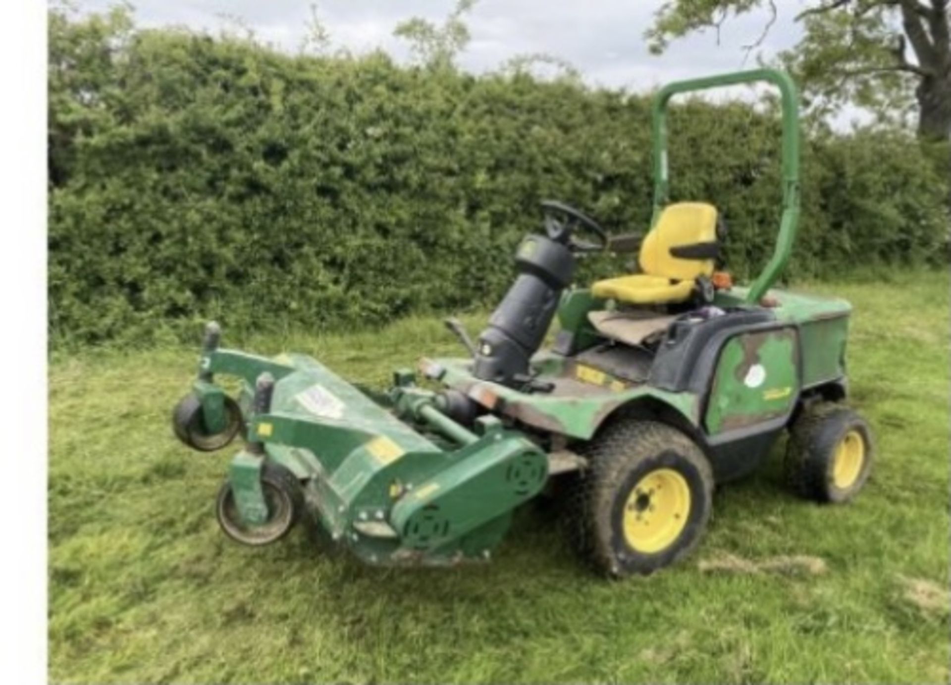 JOHN DEERE OUTFRONT FLAIL MOWER YEAR: 2012 (ROAD REGISTERED STARTS RUNS DRIVES & CUTS MAJOR FLAIL - Image 2 of 3