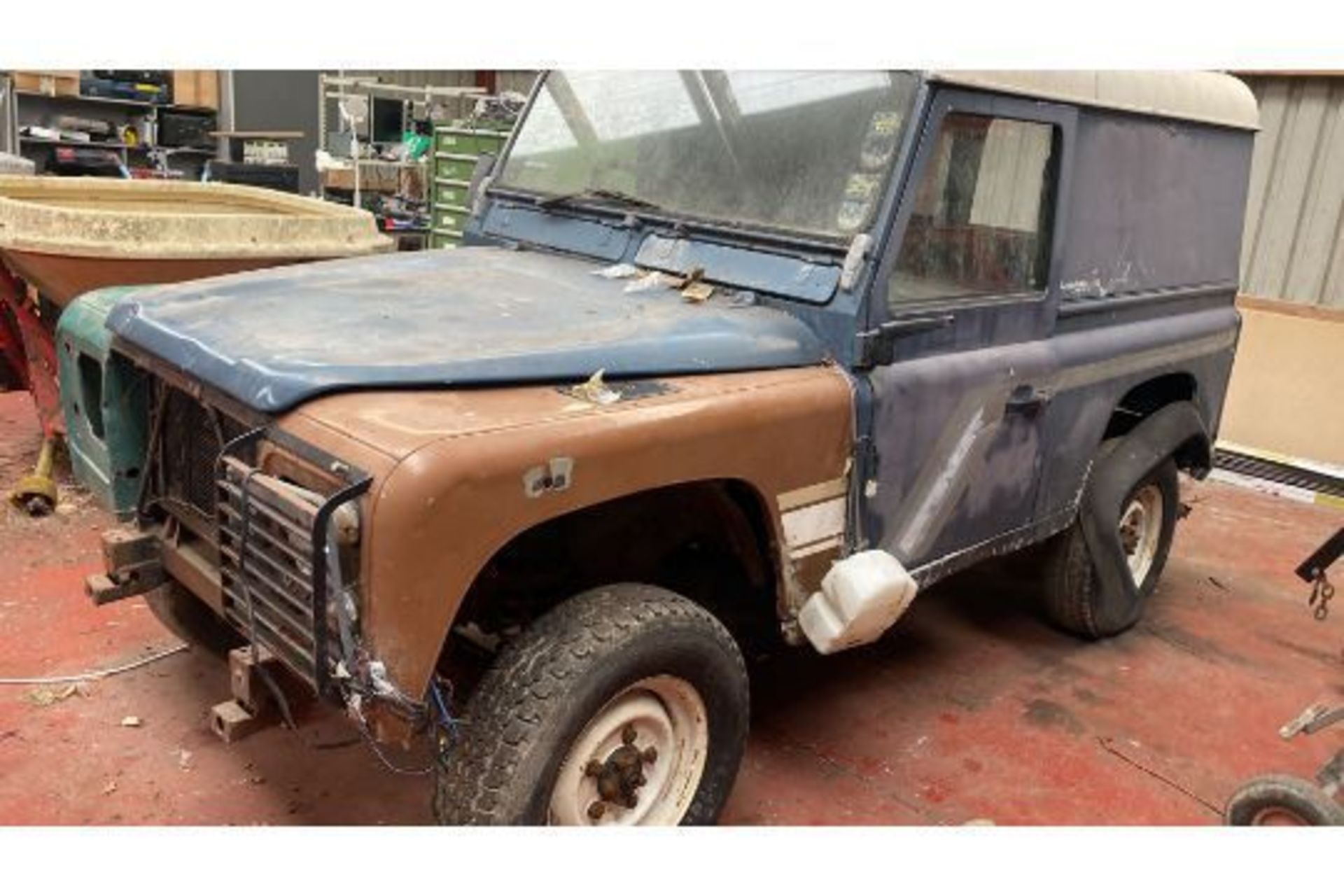 LAND ROVER DEFENDER 90 300 TDI BARNFINDÿ SALE ON BEHALF OF A DECEASED ESTATE UNFINISHED PROJECT - Image 2 of 8