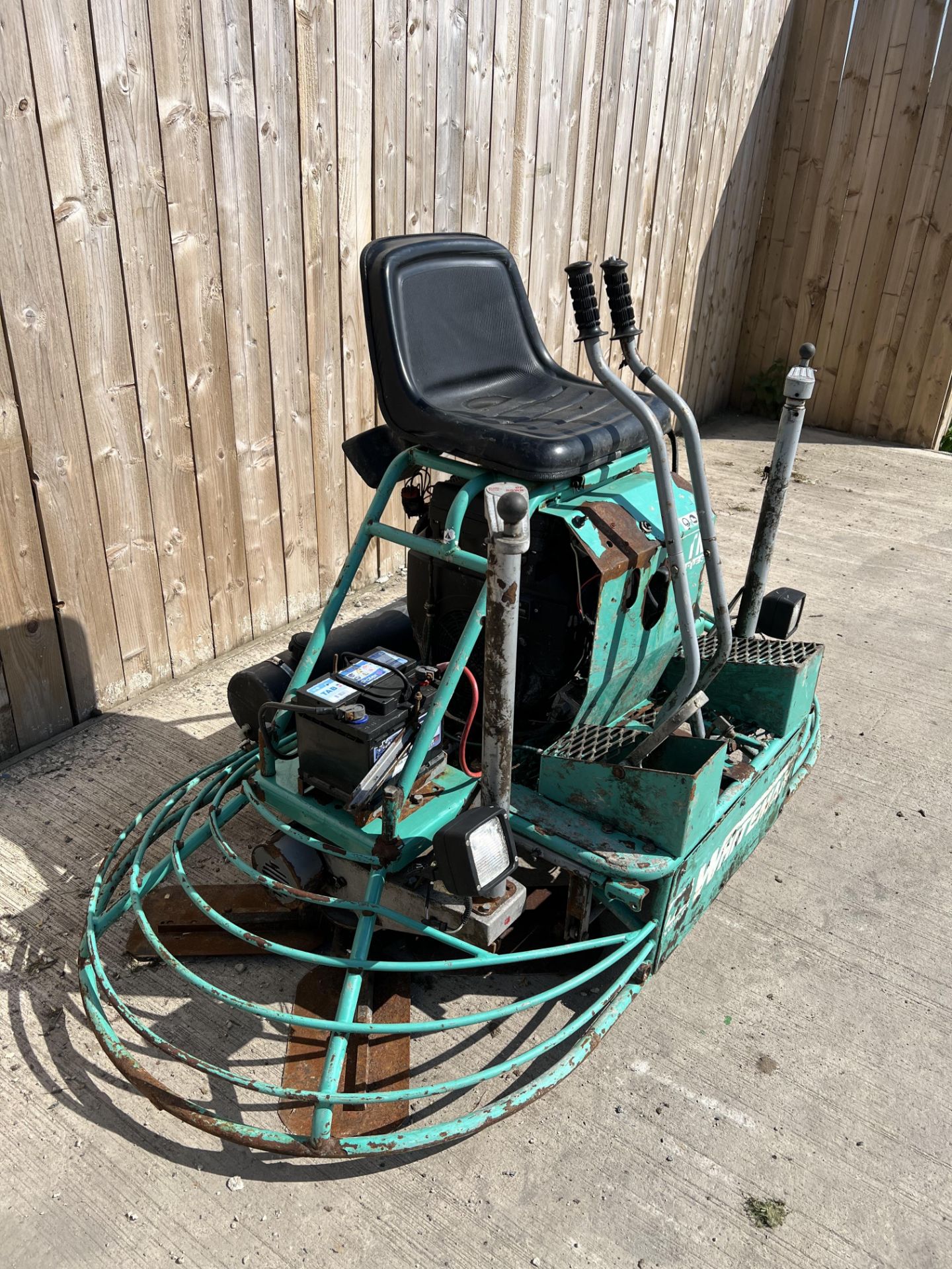 WHITEMAN MULTIQUIP RIDE ON CONCRETE POWER FLOAT SCREED *LOCATION NORTH YORKSHIRE* - Image 4 of 5