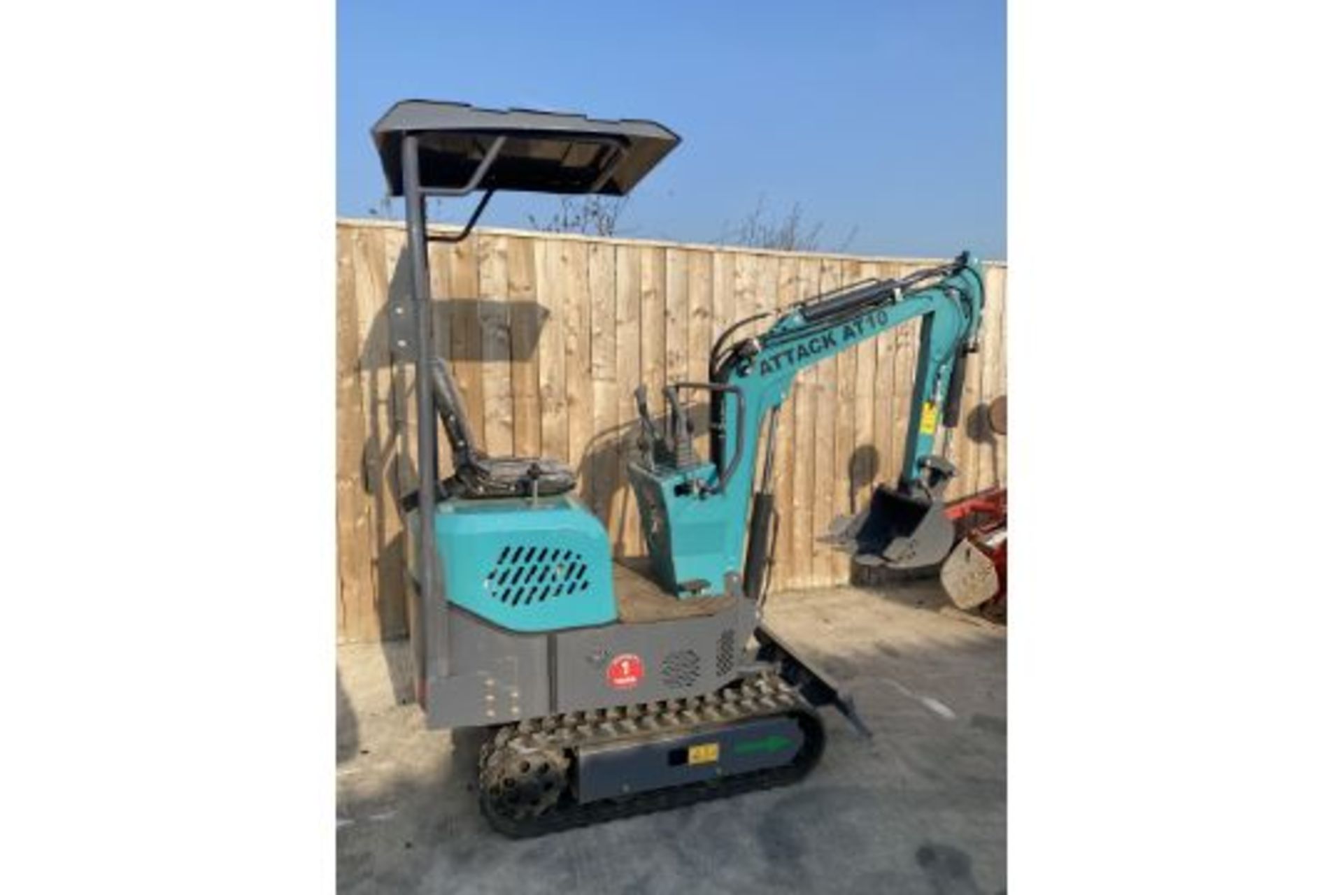 ATTACK AT10 MINI DIGGER MICRO 2022 UNUSED.LOCATION NORTH YORKSHIRE. - Image 2 of 5