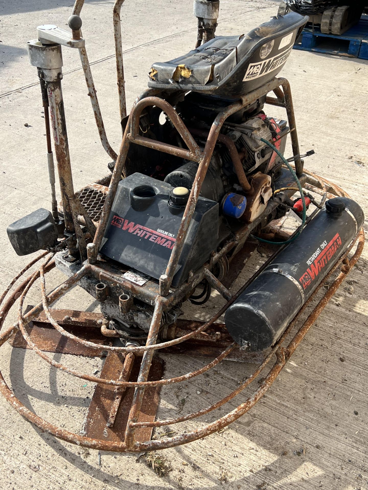 WHITEMAN MULTIQUIP RIDE ON CONCRETE POWER FLOAT SCREED *LOCATION NORTH YORKSHIRE* - Image 2 of 4