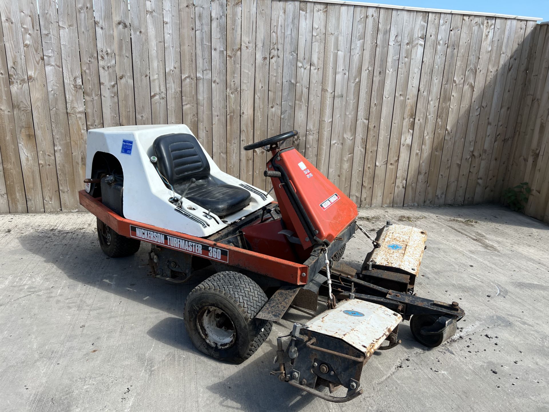 COMMERCIAL RIDE ON CYLINDER MOWER LOCATION NORTH YORKSHIRE.