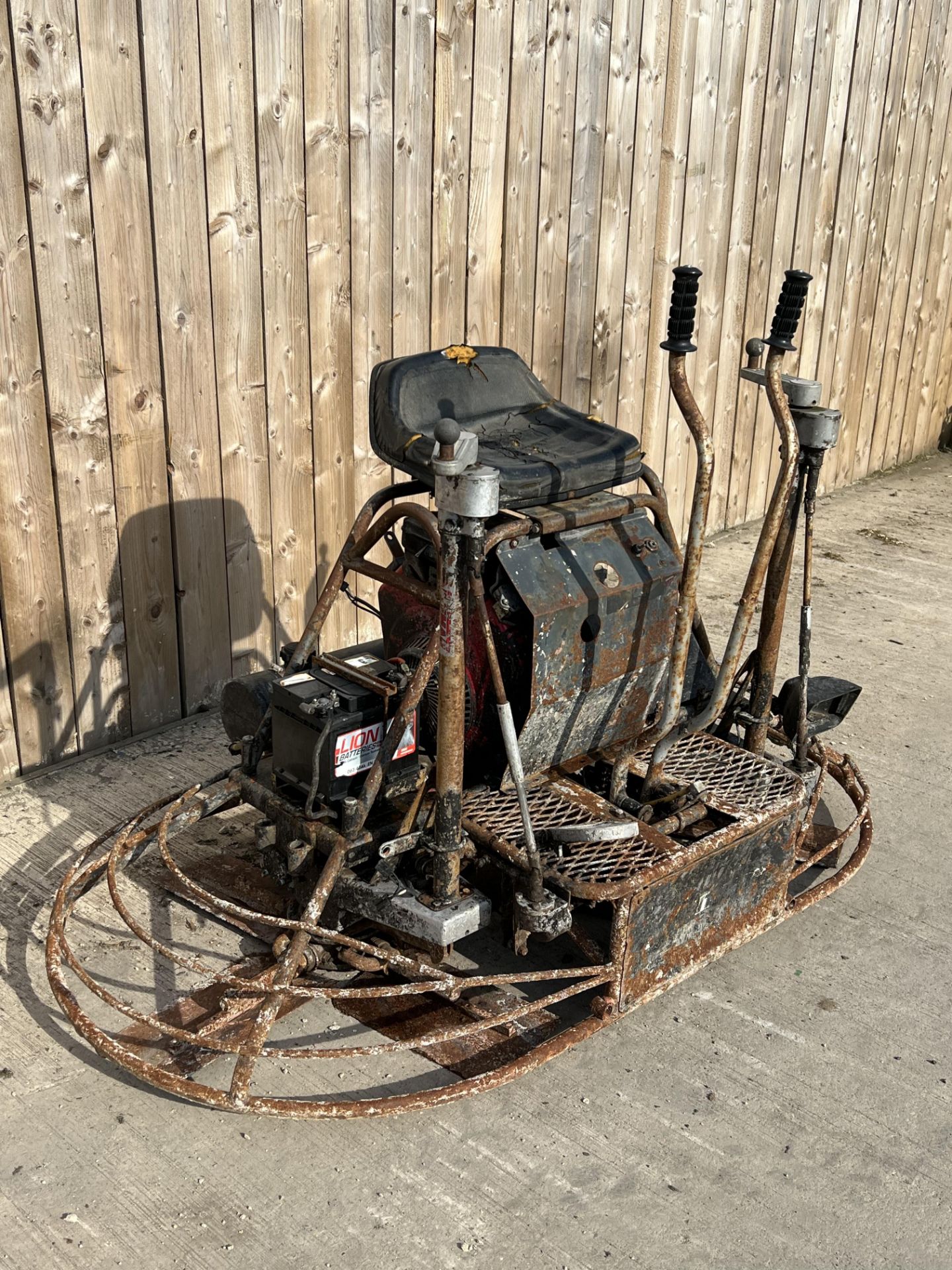 WHITEMAN MULTIQUIP RIDE ON CONCRETE POWER FLOAT SCREED *LOCATION NORTH YORKSHIRE*