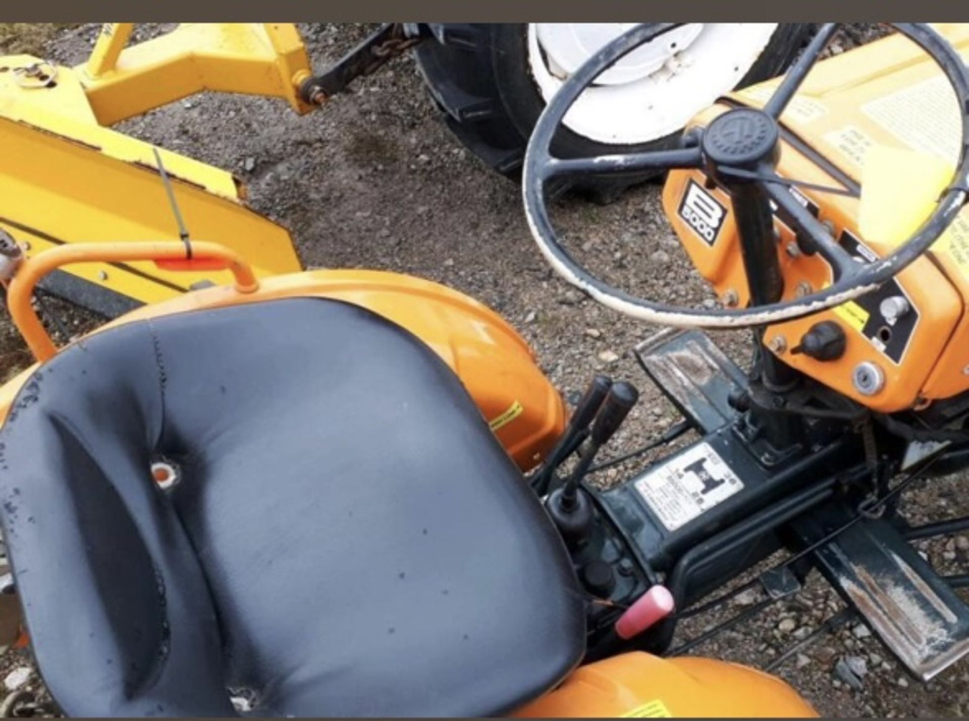 KUBOTA B600 4X4 TRACTOR WITH SNOW PLOUGH LOCATION NORTHERN IRELAND. - Image 7 of 8