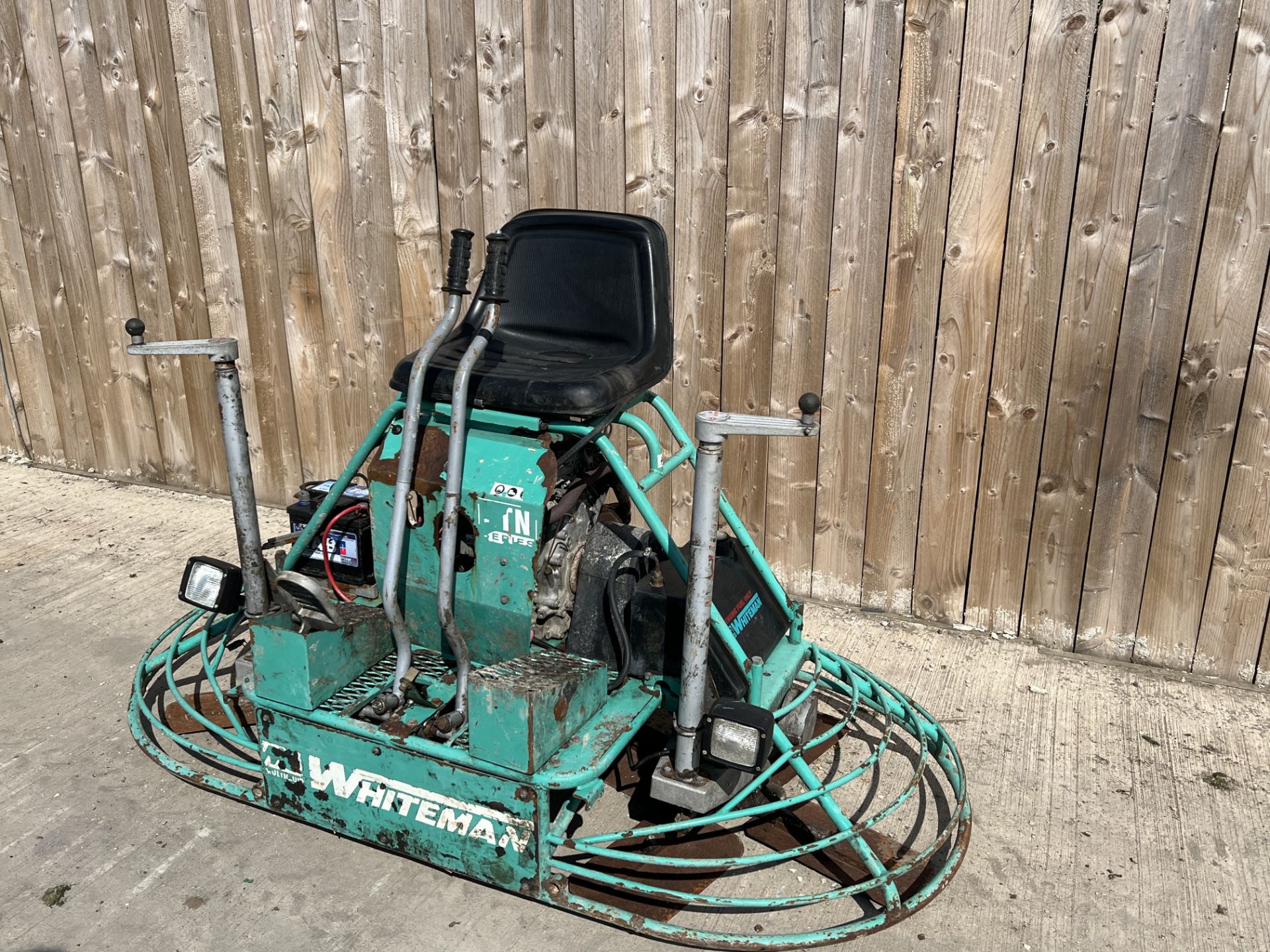 WHITEMAN MULTIQUIP RIDE ON CONCRETE POWER FLOAT SCREED *LOCATION NORTH YORKSHIRE* - Image 2 of 5