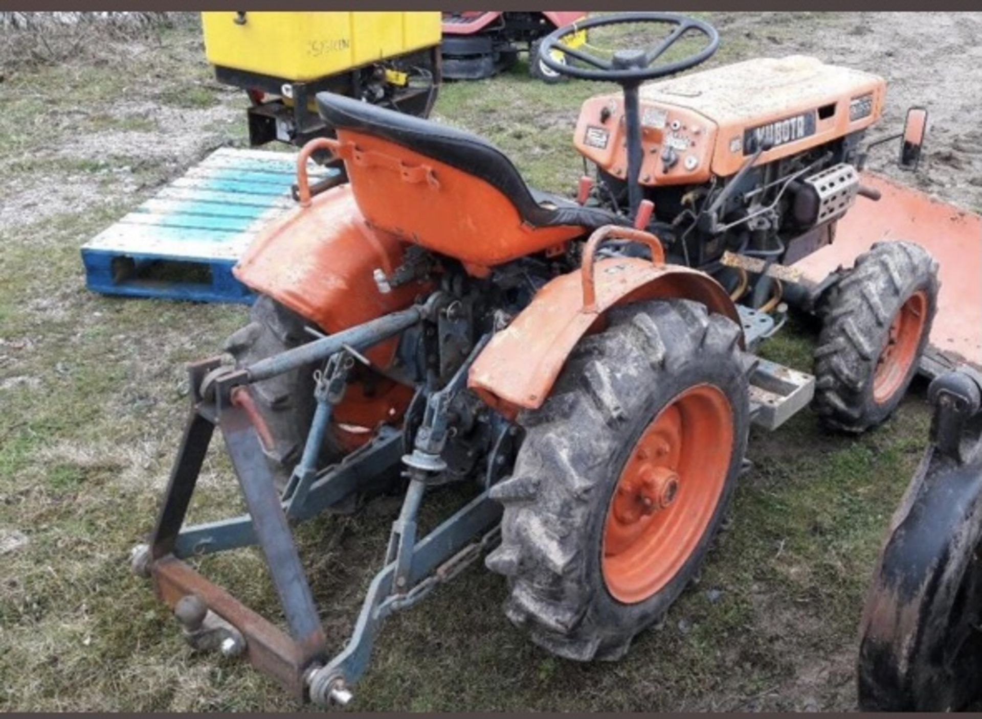 KUBOTA B600 4X4 TRACTOR WITH SNOW PLOUGH LOCATION NORTHERN IRELAND. - Image 3 of 8