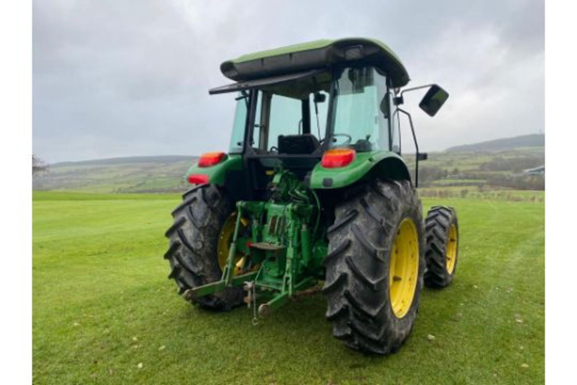 JOHN DEERE 5620 4WD TRACTOR - Image 5 of 10