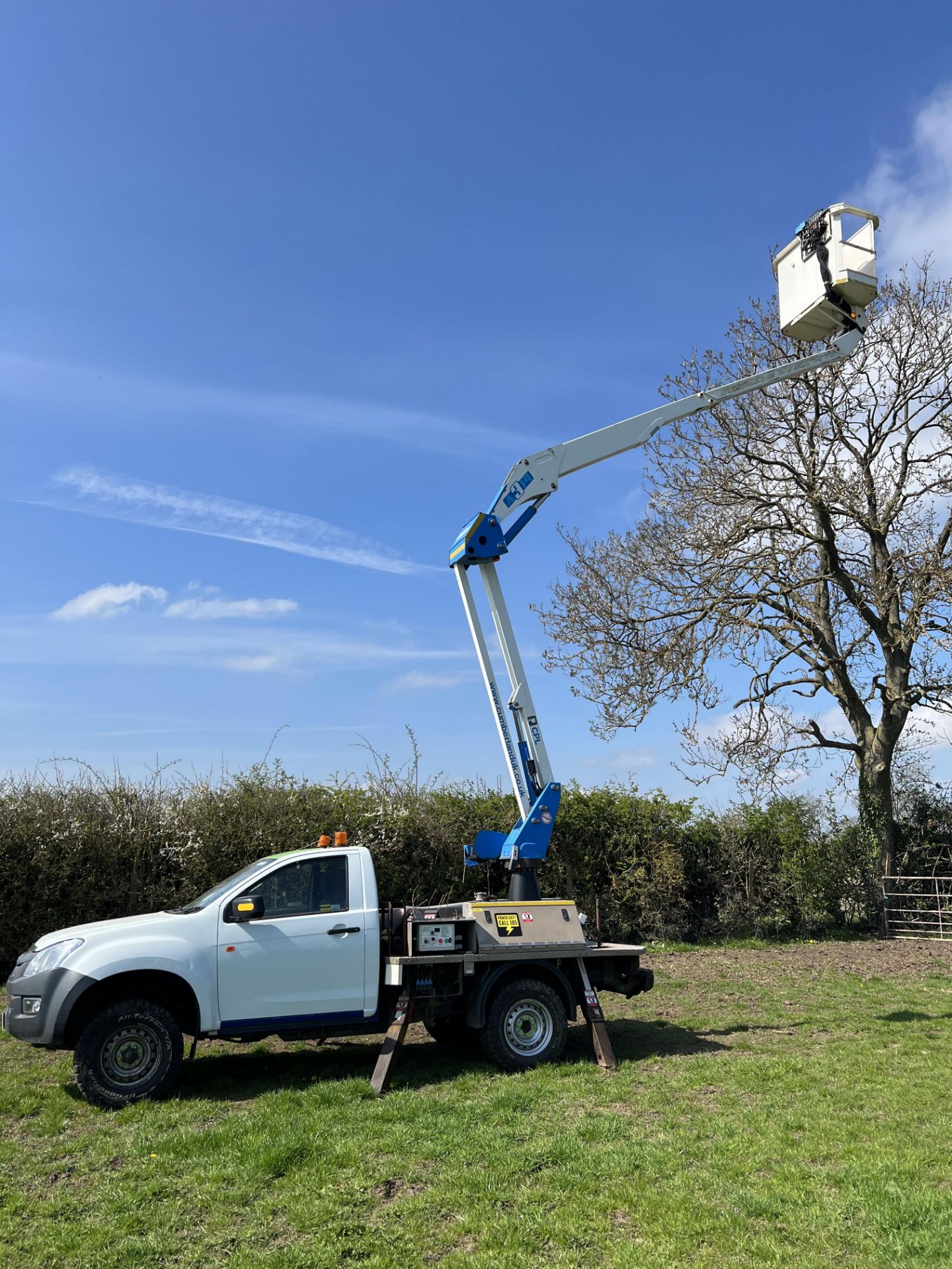 2016 ISUZU D-MAX CHERRY PICKER ACCESS PLATFORM 1 OWNER FROM NEW  MILLAGE: 82,897 4X4 HIGH & LOW - Image 2 of 5