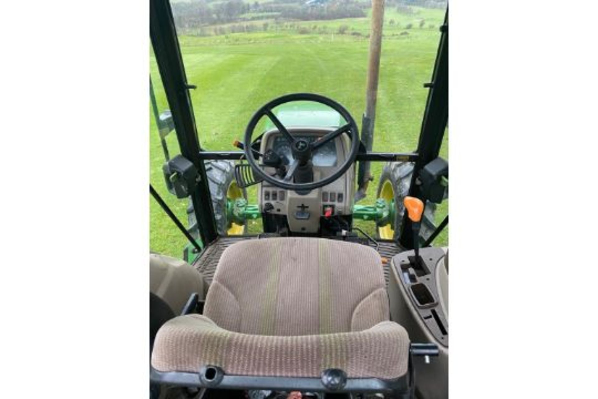 JOHN DEERE 5620 4WD TRACTOR PLUS VAT  4400 hrs  YEAR 2005 - Image 9 of 10