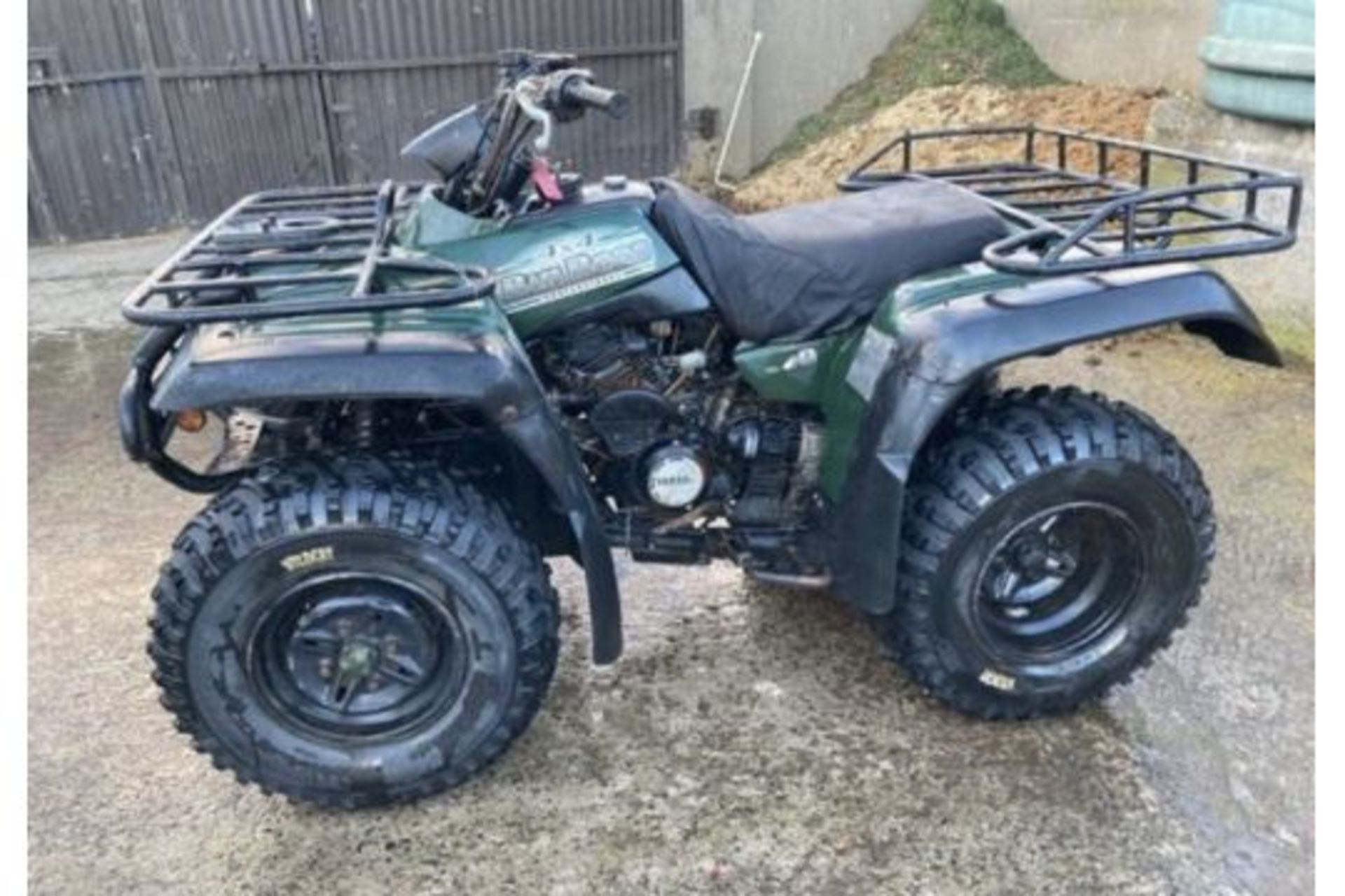 YAMAHA BIG BEAR PETROL 4WD QUAD BIKE STARTS RUNS AND DRIVES. CAN POST ON A PALLET..LOCATED IN - Image 4 of 4