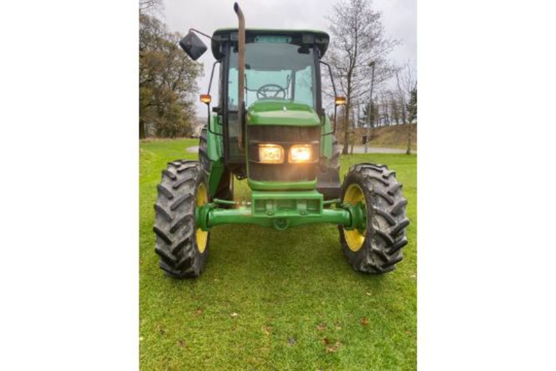 JOHN DEERE 5620 4WD TRACTOR PLUS VAT  4400 hrs  YEAR 2005 - Image 7 of 10