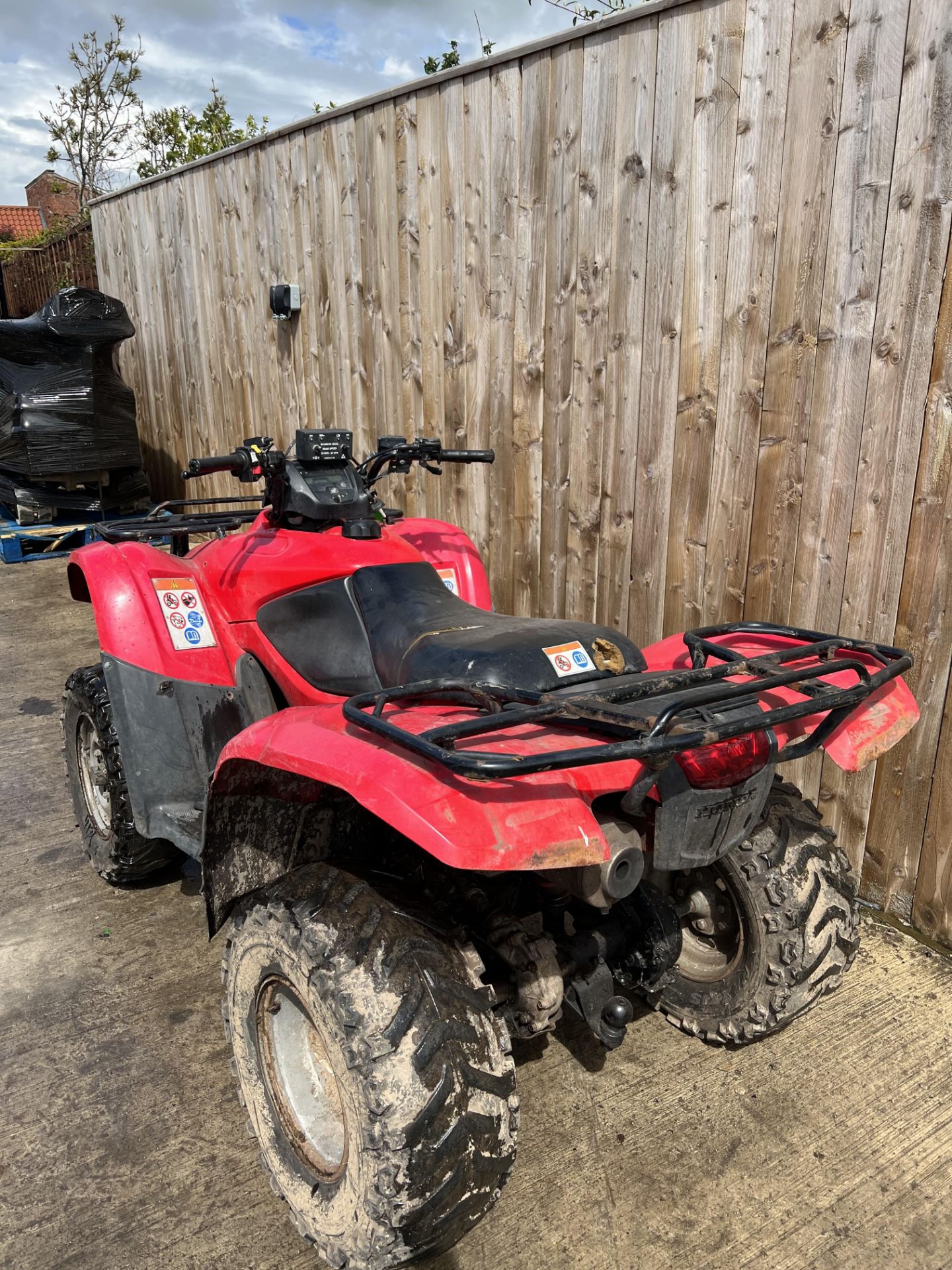 2011 HONDA TRX420 FARM QUAD STARTS RUNS & DRIVES  PLUS VAT LOCATION NORTH YORKSHIRE - Image 2 of 4