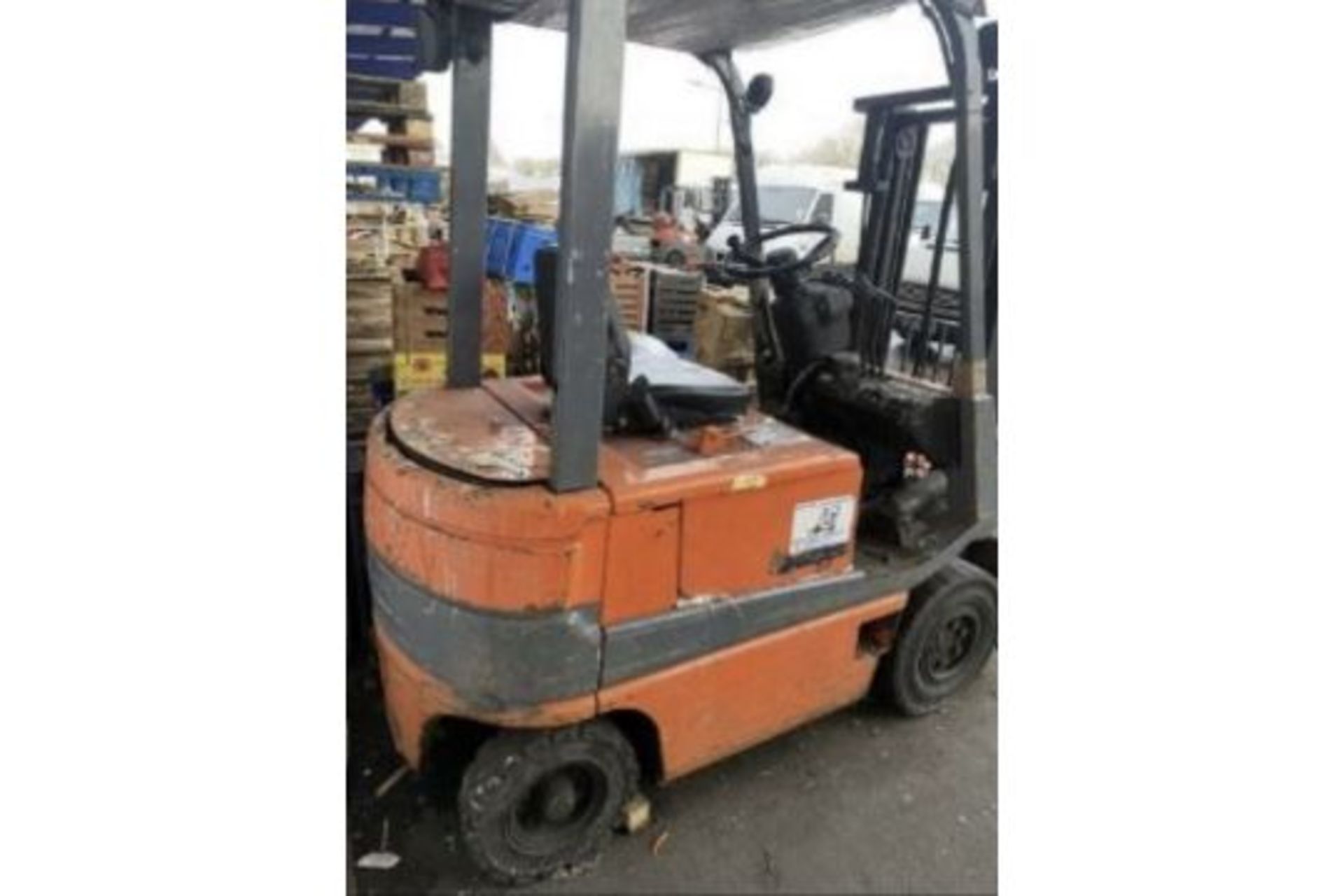 ELECTRIC FORKLIFT LOCATED IN NORTH YORKSHIRE. - Image 2 of 4