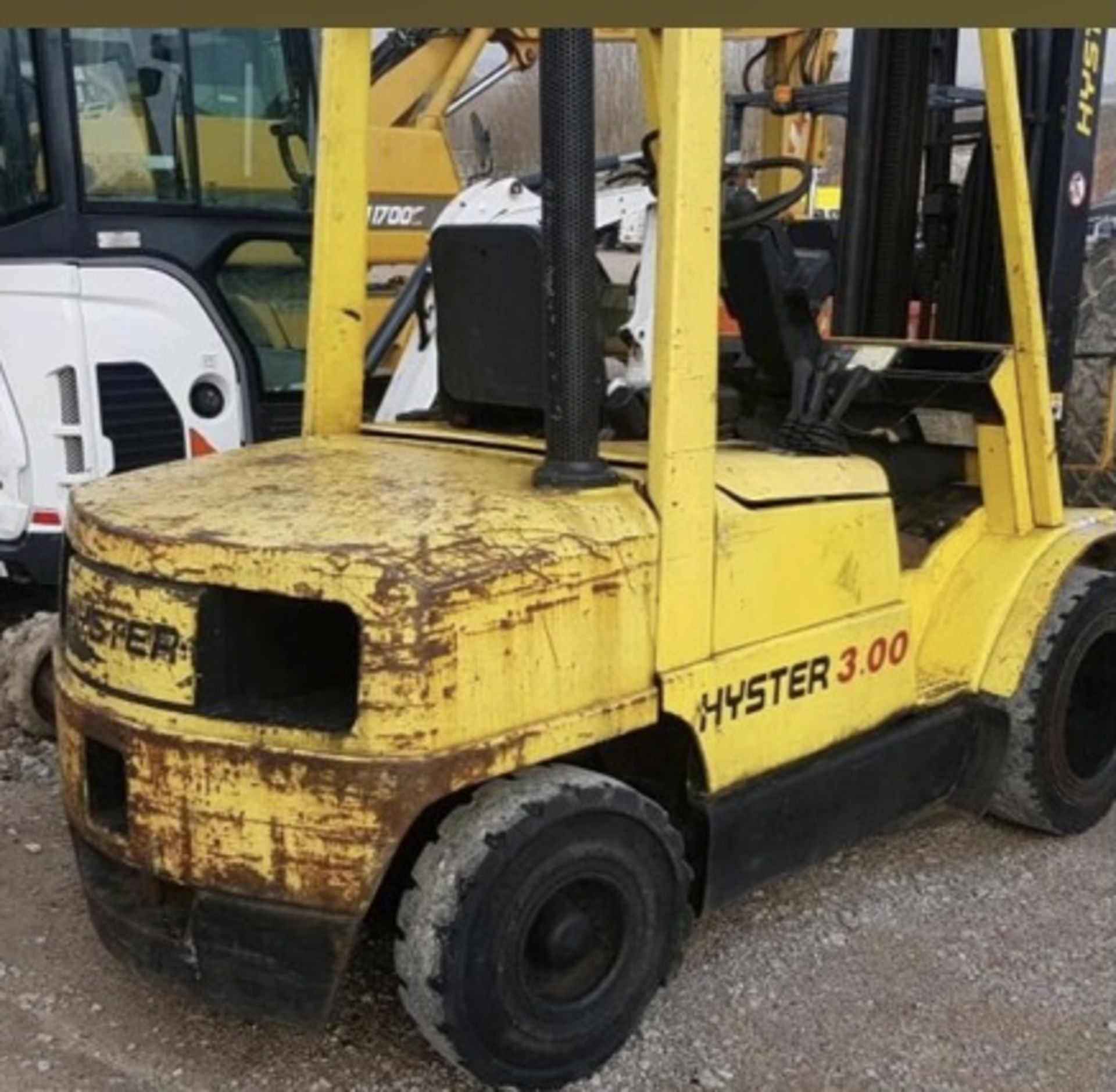 HYSTER MODEL 3.00 DIESEL FORKLIFT STARTS RUNS AND LIFTS PLUS  VAT LOCATED IN NORTHERN IRELAND. - Image 2 of 7