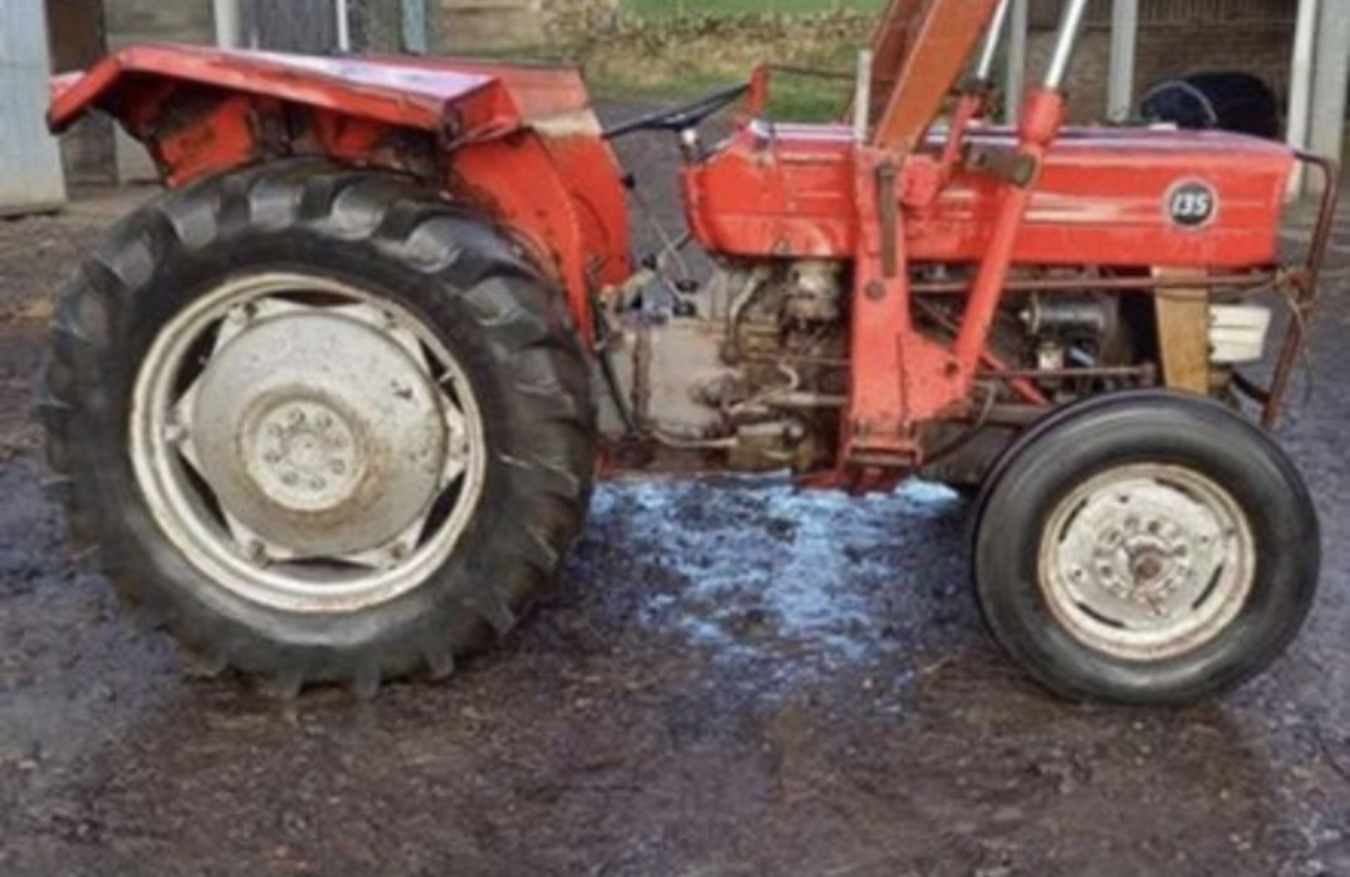 MASSEY FERGUSON 135 WITH LOADER.1970 WITH TAX BOOK.STARTS RUNS AND DRIVES AND LIFTS.SUPERB - Image 3 of 4