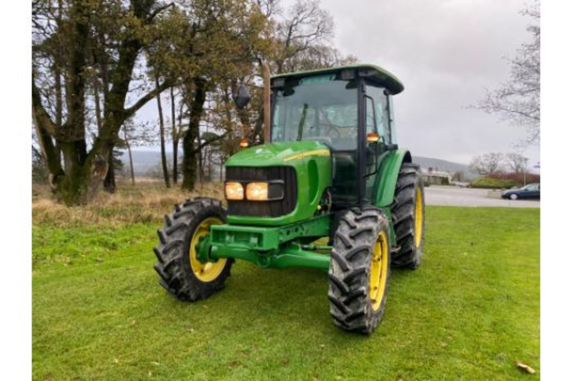 JOHN DEERE 5620 4WD TRACTOR PLUS VAT  4400 hrs  YEAR 2005 - Image 6 of 10