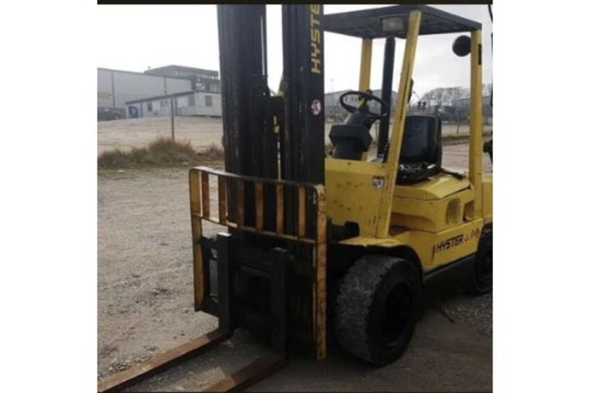 HYSTER MODEL 3.00 DIESEL FORKLIFT STARTS RUNS AND LIFTS PLUS  VAT LOCATED IN NORTHERN IRELAND. - Image 4 of 7