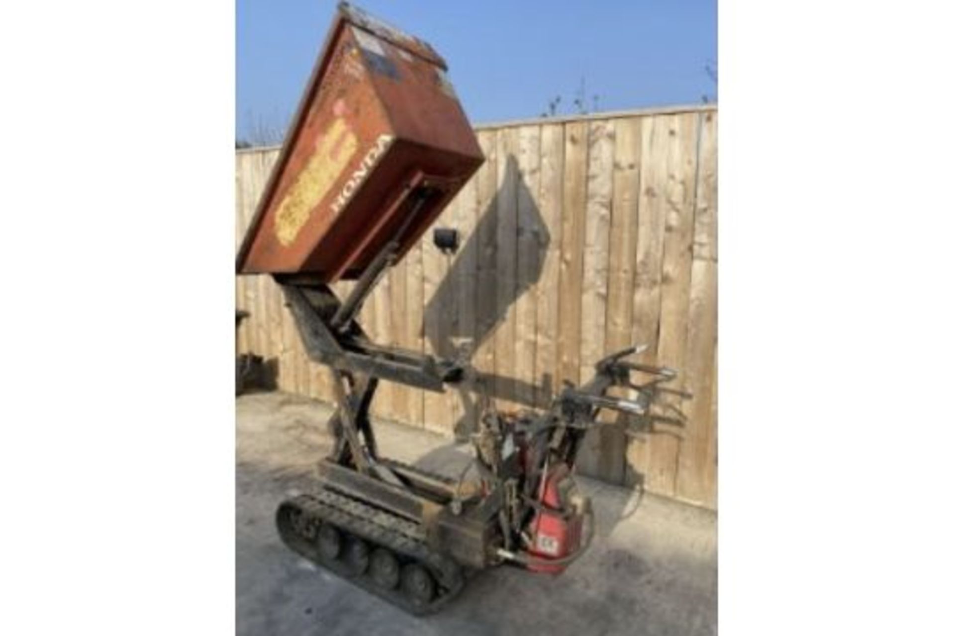 HONDA PETROL HI TIP DUMPER STARTS RUNS DRIVES AND TIPS.LOCATED IN NORTH YORKSHIRE. - Image 2 of 5