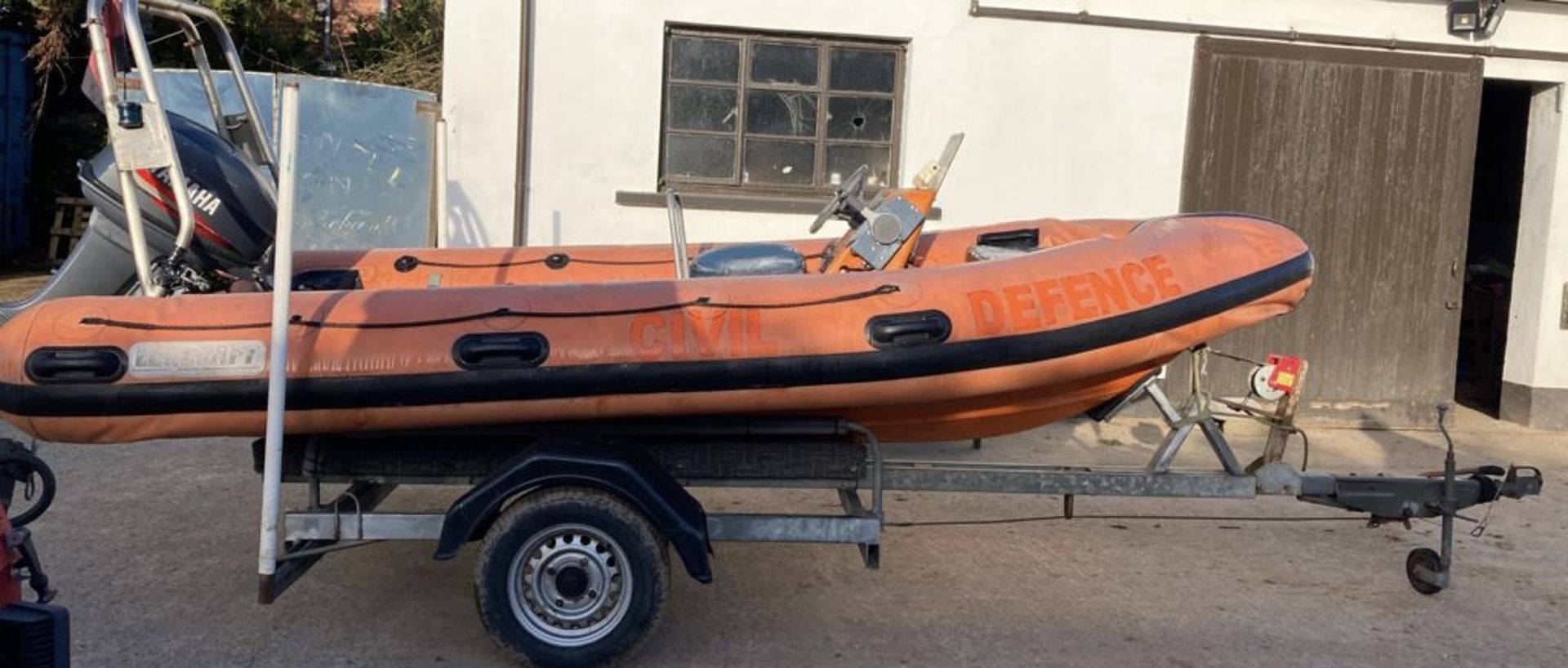 LENCRAFT RIBBED  BOAT YAMAHA 40HP ENGINE DIRECT FROM LOCAL AUTHOIRTY RECUE BOAT. .LOCATION - Image 6 of 6