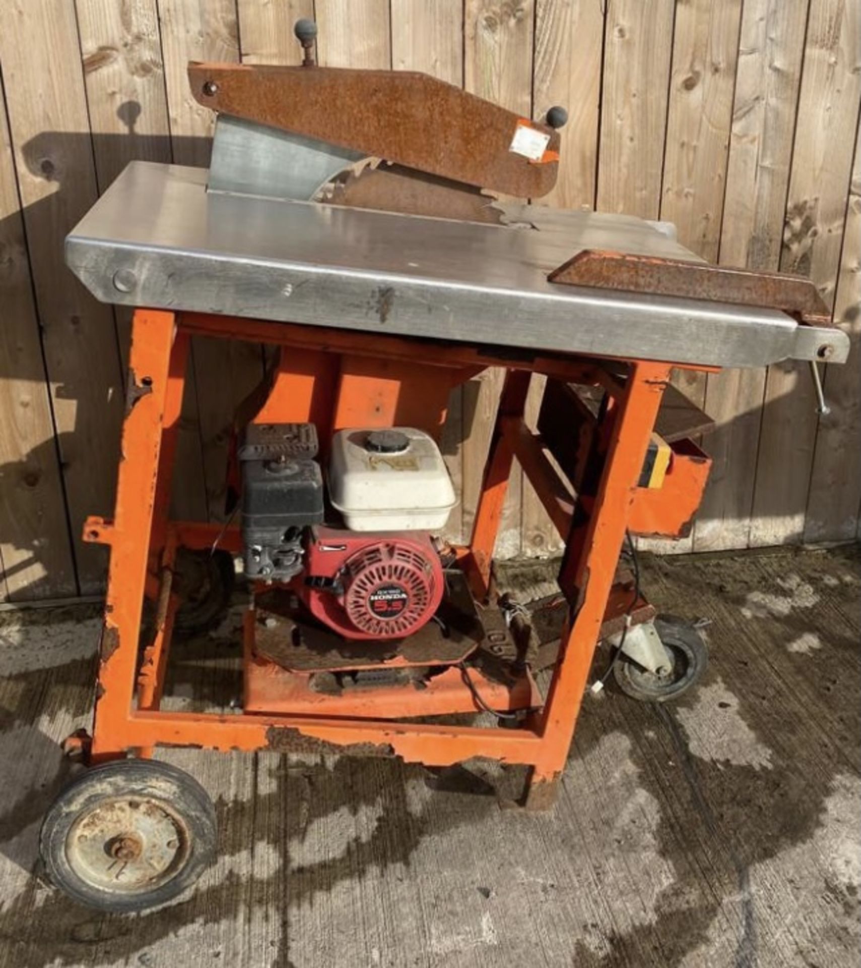 CLIPPER PETROL SAW.HONDA ENGINE LOCATION NORTHERN IRELAND.