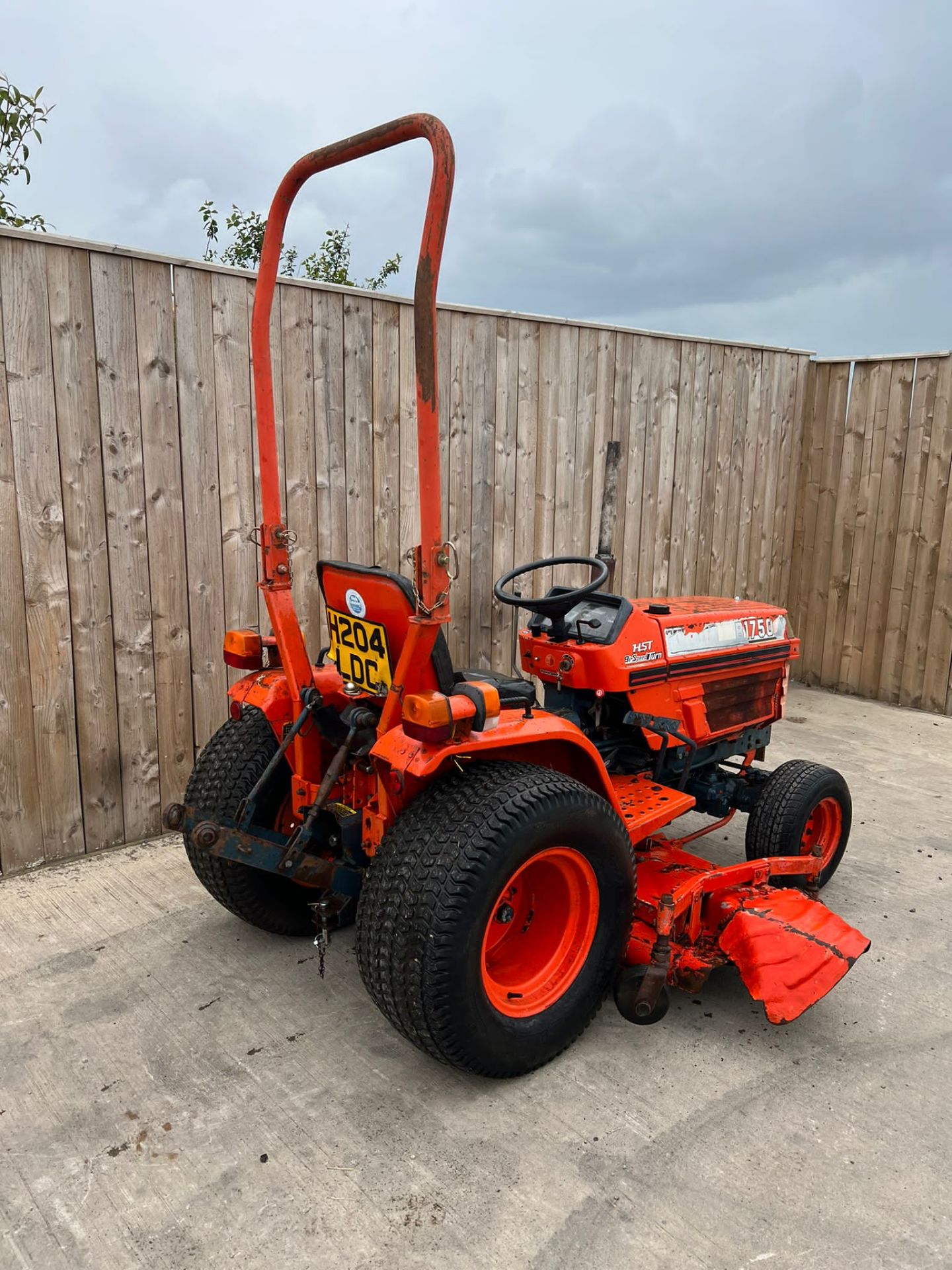 KUBOTA 4X4 COMACT TRACTOR MOWER.LOCATION NORTH YORKSHIRE. - Image 4 of 8