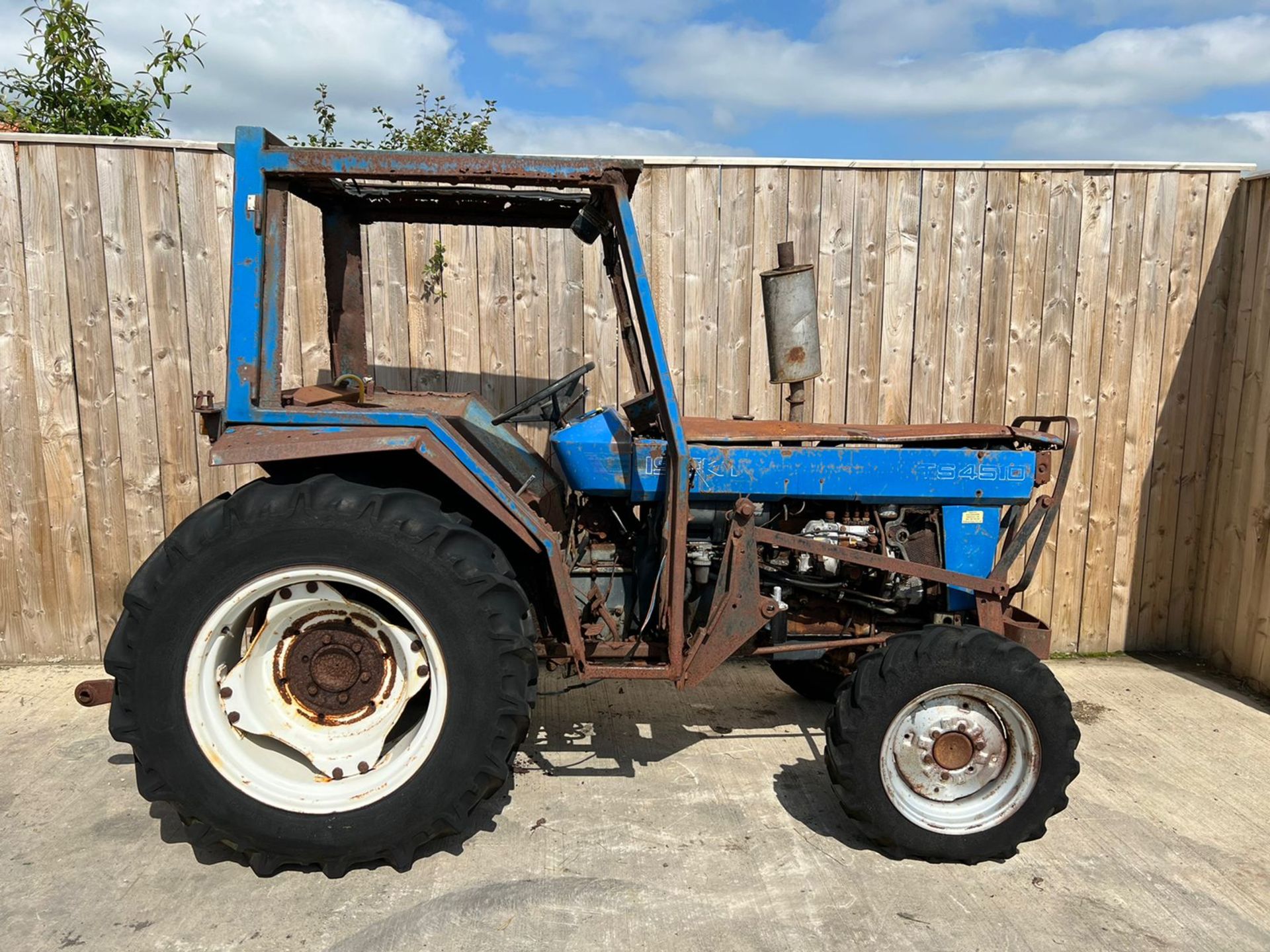 ISEKI COMPACT 4X4 TRACTOR WITH CAB LOCATED IN NORTH YORKSHIRE.