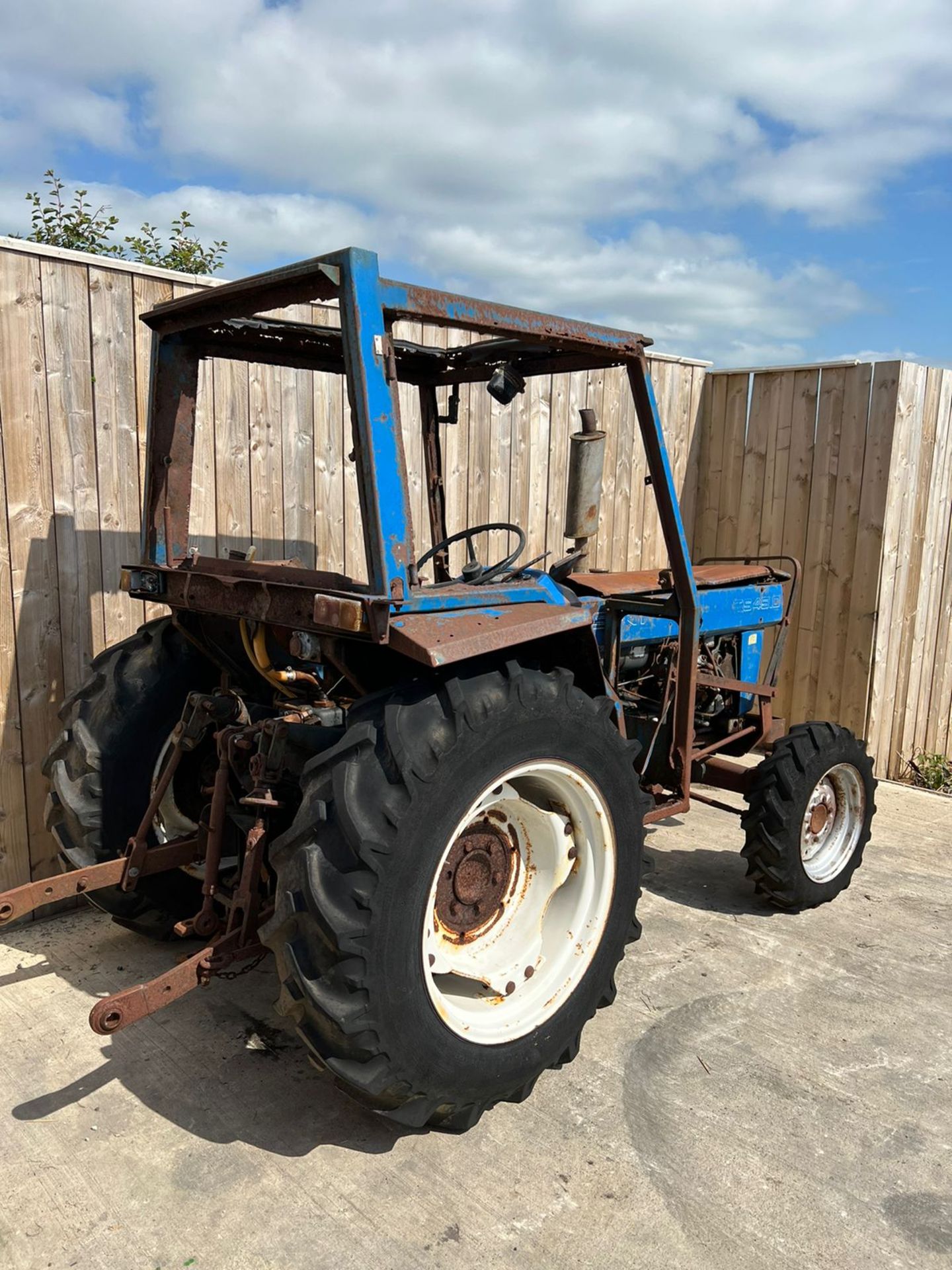 ISEKI COMPACT 4X4 TRACTOR WITH CAB LOCATED IN NORTH YORKSHIRE. - Image 6 of 6