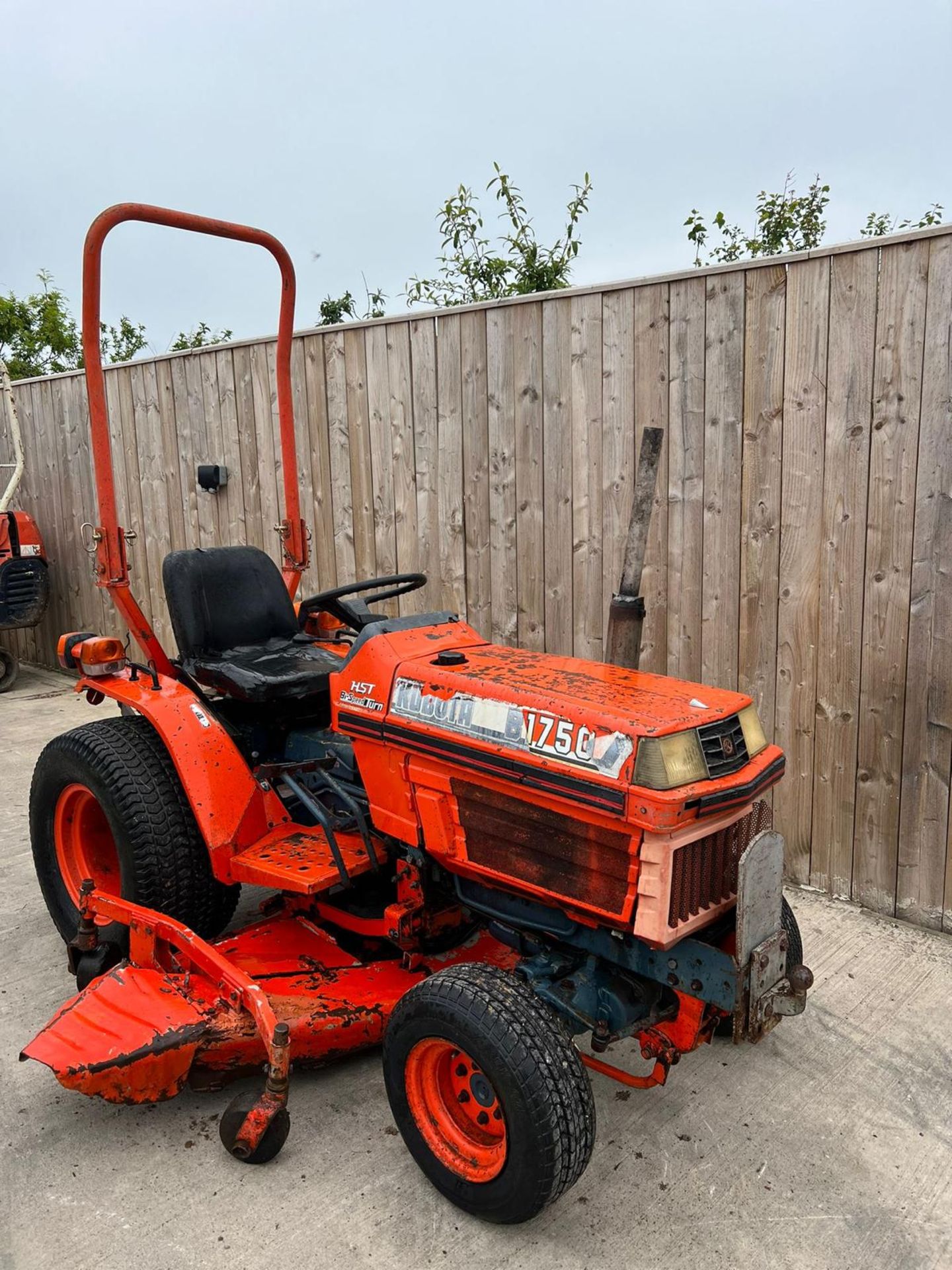 KUBOTA 4X4 COMACT TRACTOR MOWER.LOCATION NORTH YORKSHIRE. - Image 3 of 8