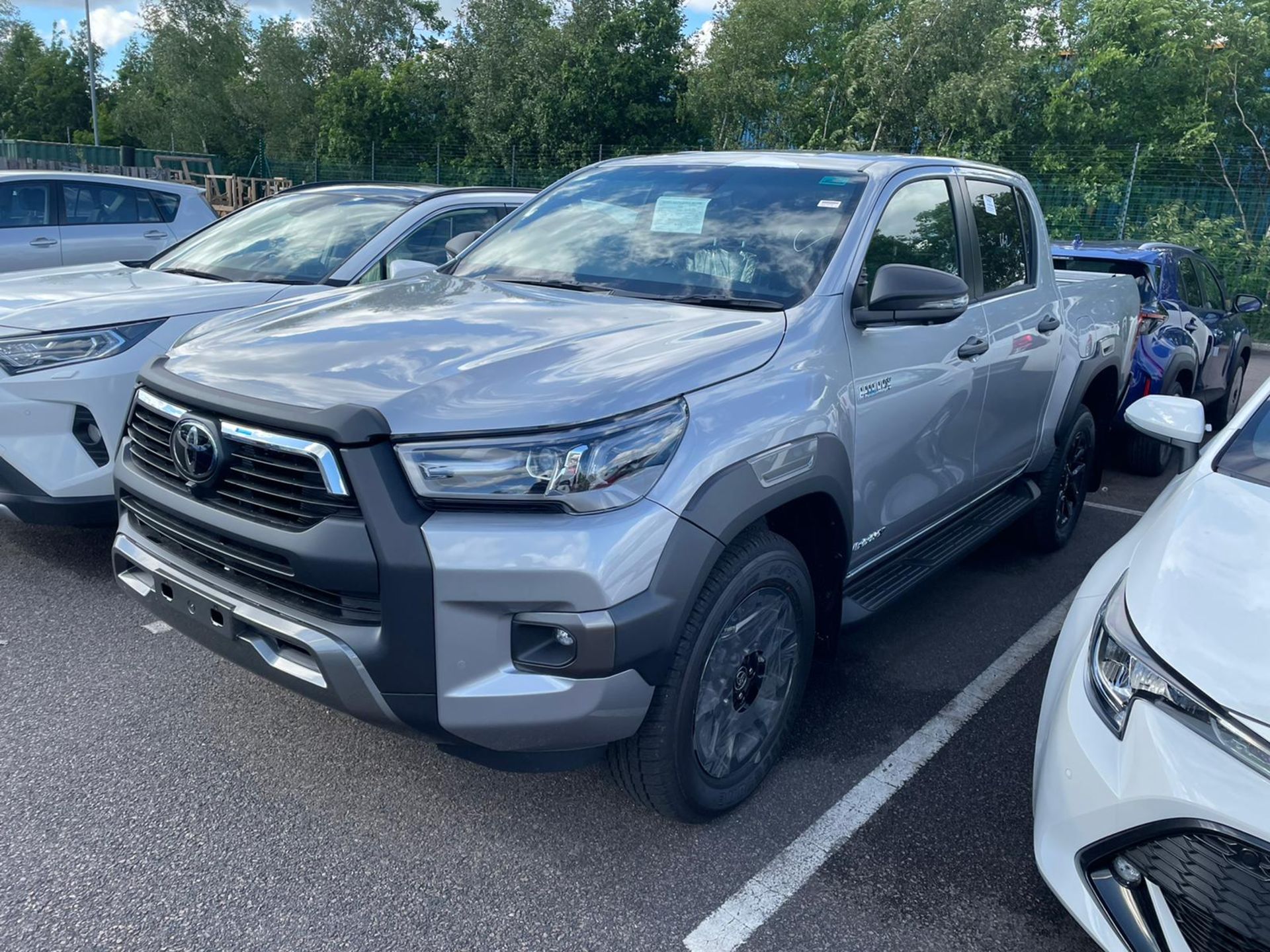 TOYOTA HILUX INVINCIBLE 2022 LOCATED IN NORTH YORKSHIRE. - Image 2 of 3