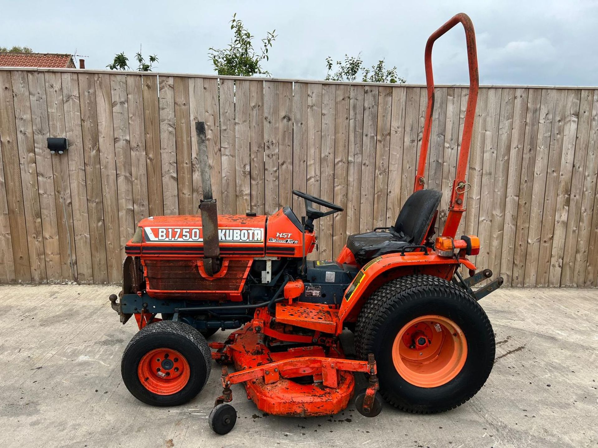 KUBOTA 4X4 COMACT TRACTOR MOWER.LOCATION NORTH YORKSHIRE.