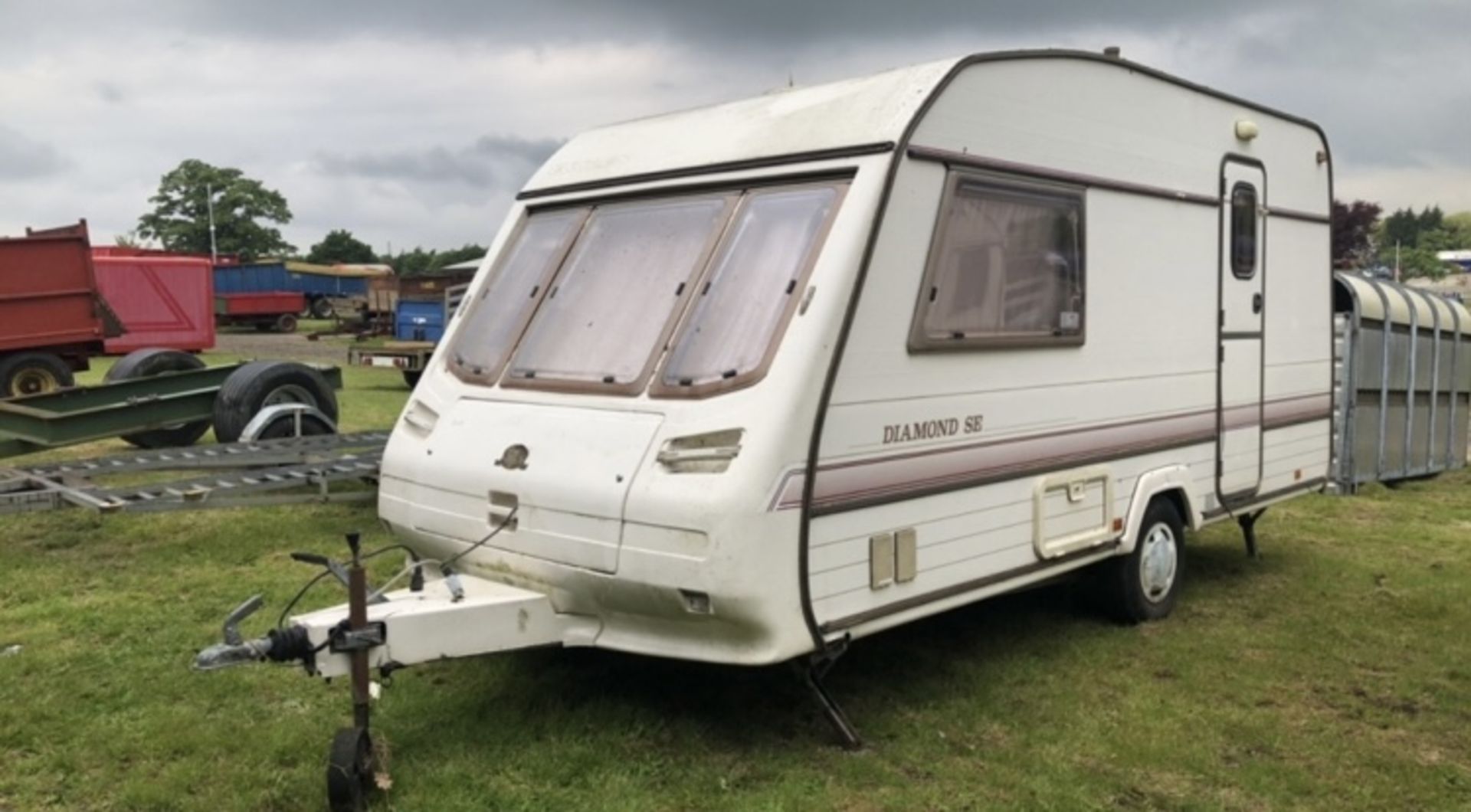 ECCLES DIAMOND SE 2 BERTH CARAVAN LOCATION NORTH YORKSHIRE. - Image 2 of 7