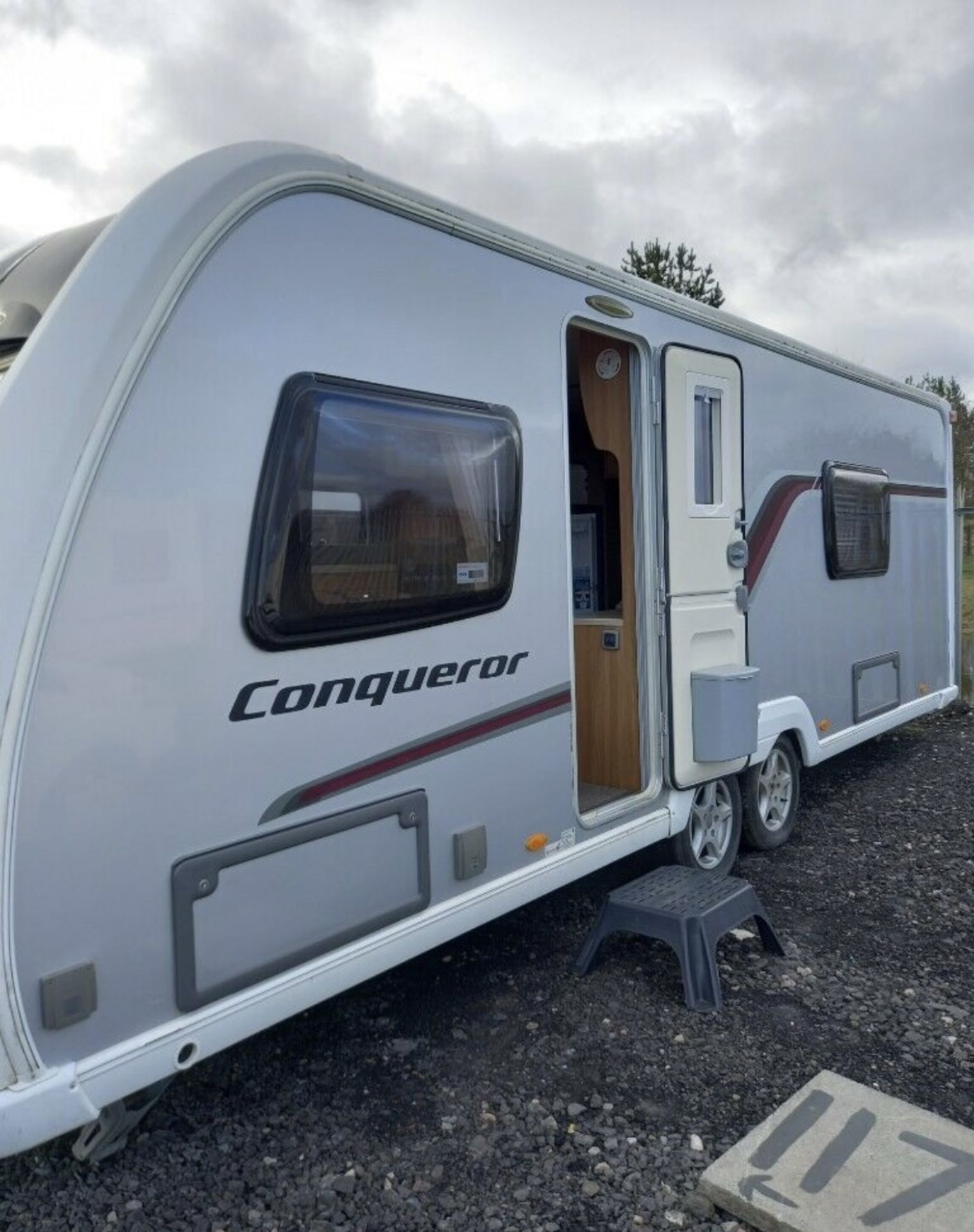 SWIFT CONQUEROR 2013 CARAVAN LOCATION NORTH YORKSHIRE. - Image 3 of 6