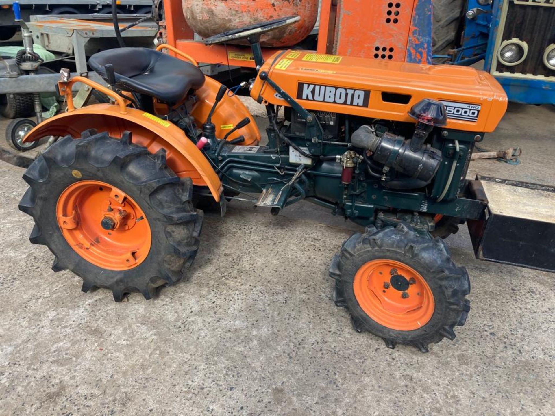 KUBOTA COMPACT TRACTOR B5000 4X4 LOCATED IN NORTHERN IRELAND. - Image 3 of 5