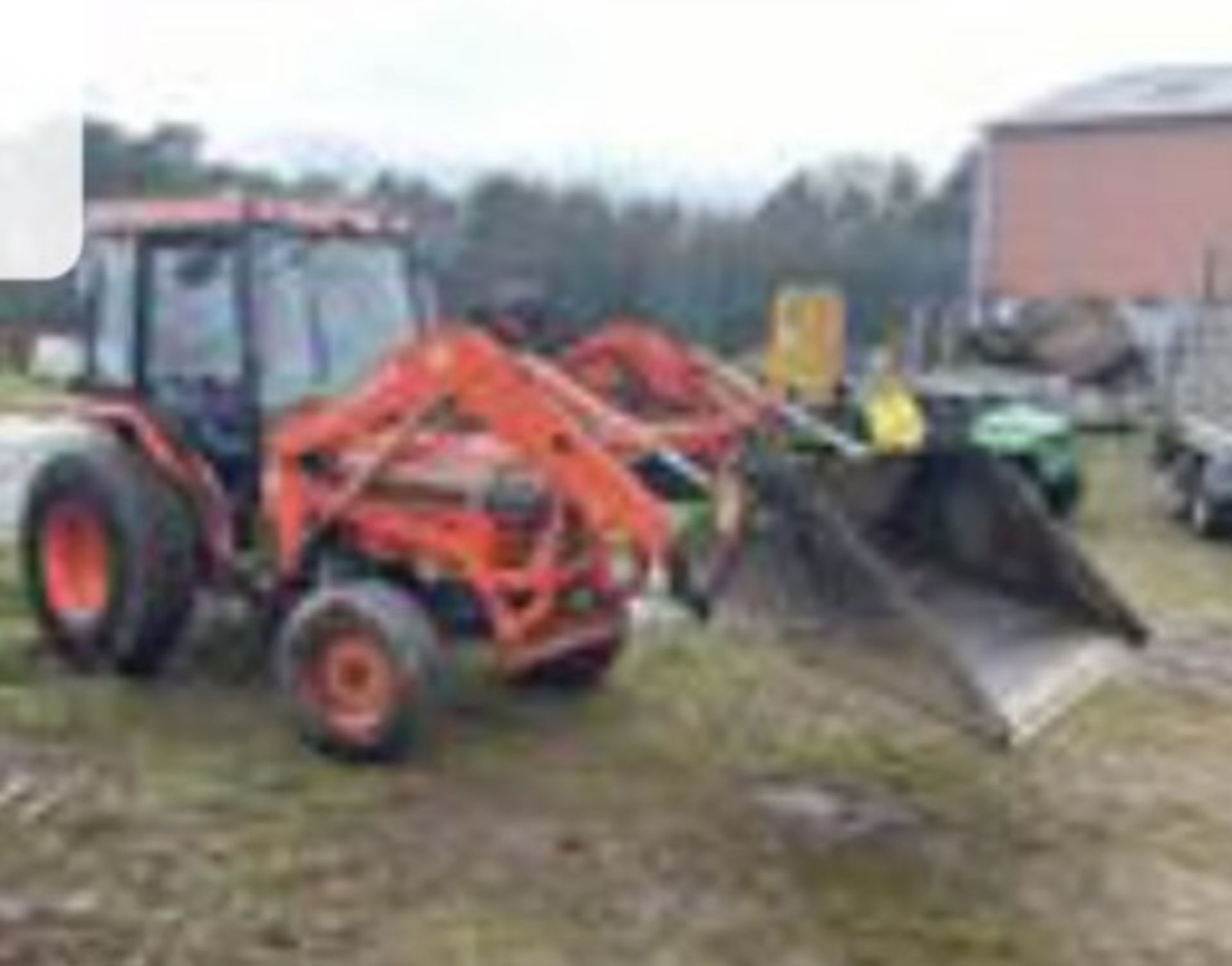 KUBOTA TRACTOR WITH LOADER LOCATED IN SCOTLAND. - Image 7 of 11