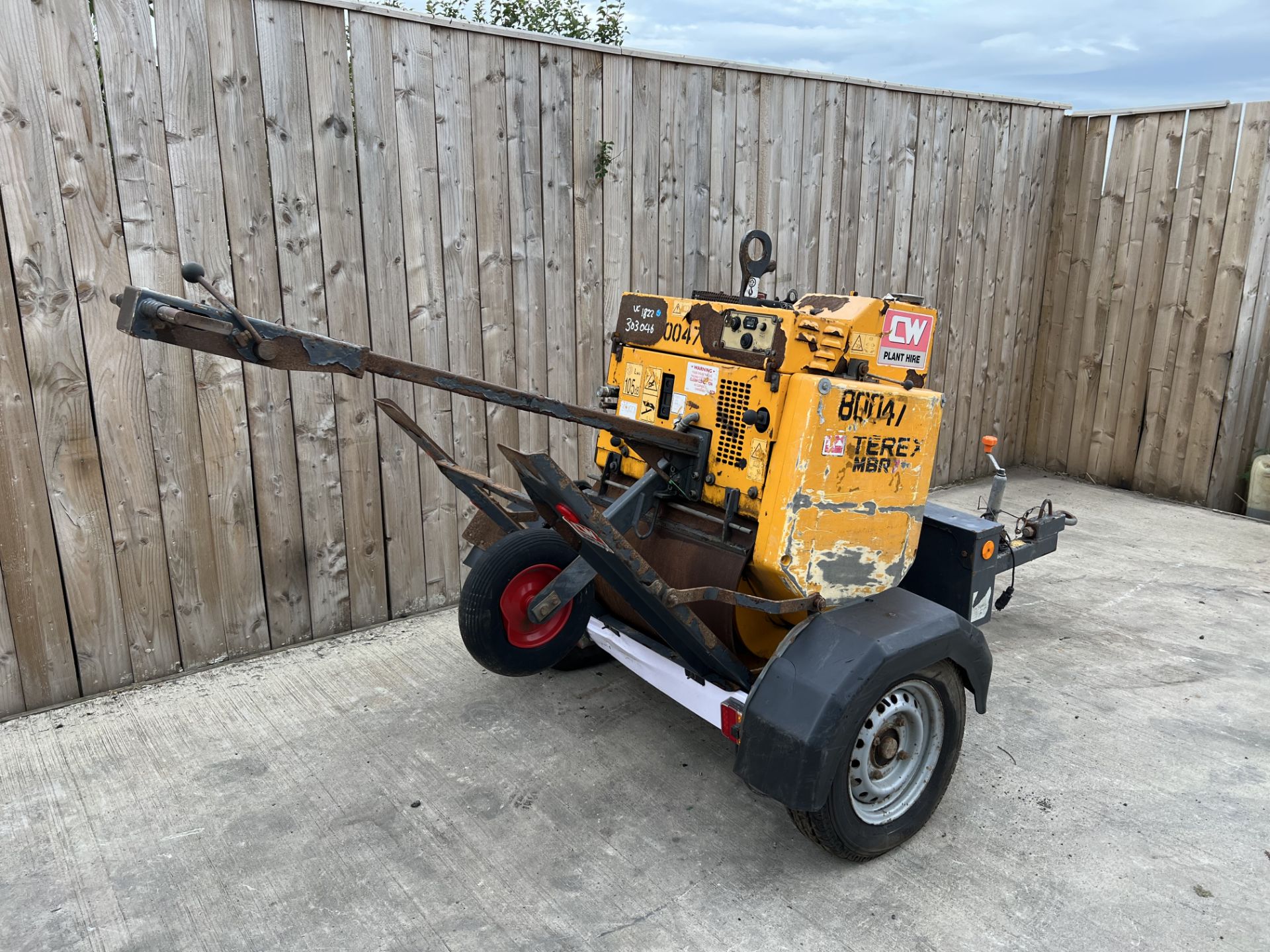 2015 TEREX MBR71 PEDESTRIAN DIESEL ROLLER AND TRAILER *LOCATION NORTH YORKSHIRE* - Image 2 of 3