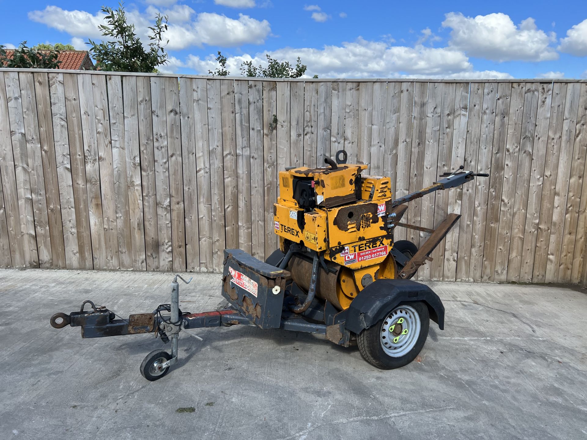 2015 TEREX MBR71 PEDESTRIAN DIESEL ROLLER AND TRAILER * LOCATION NORTH YORKSHIRE* - Image 4 of 4