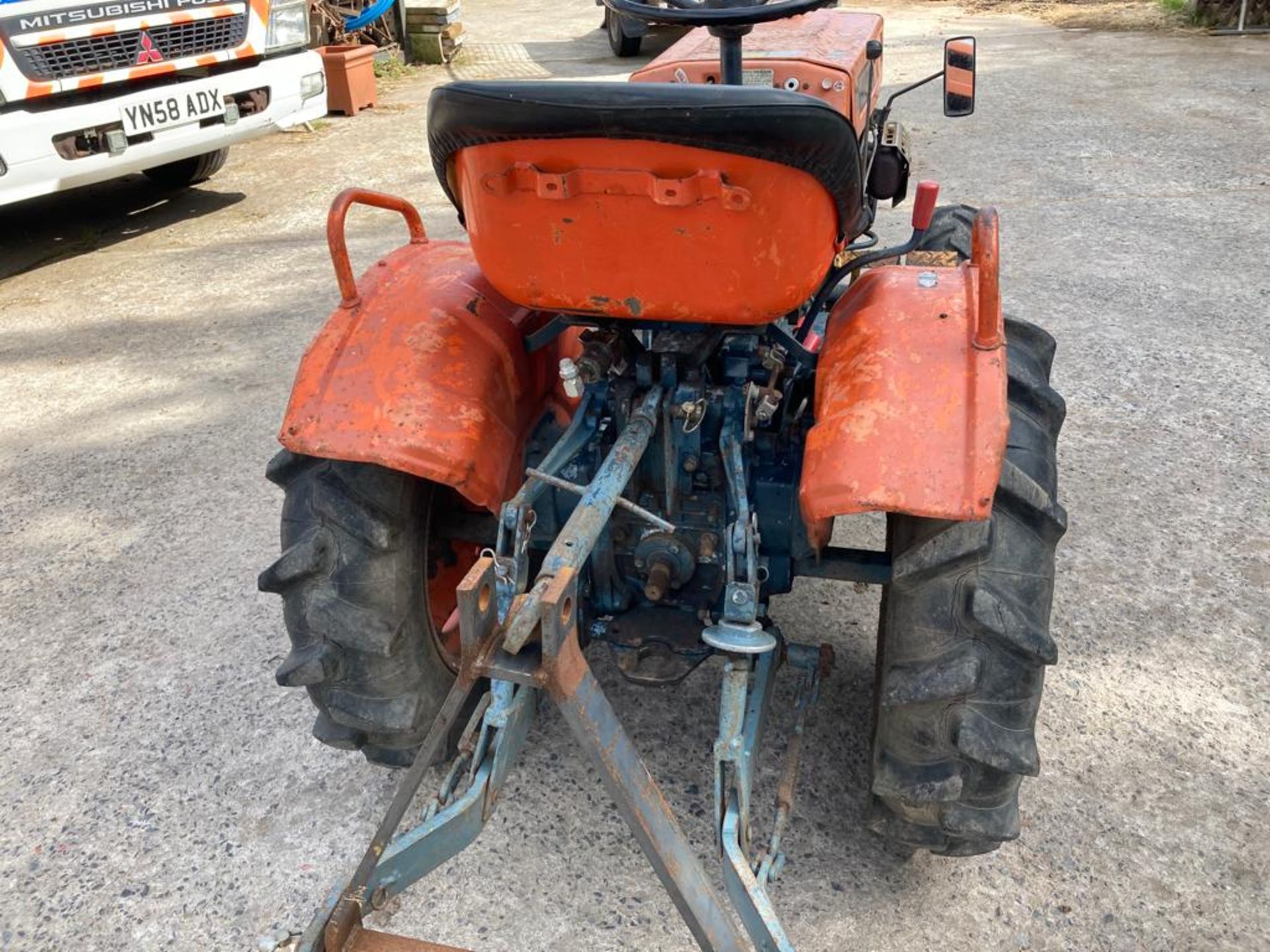 KUBOTA B6000 TRACTOR 4X4 LOCATION NORTHERN IRELAND. - Image 3 of 5