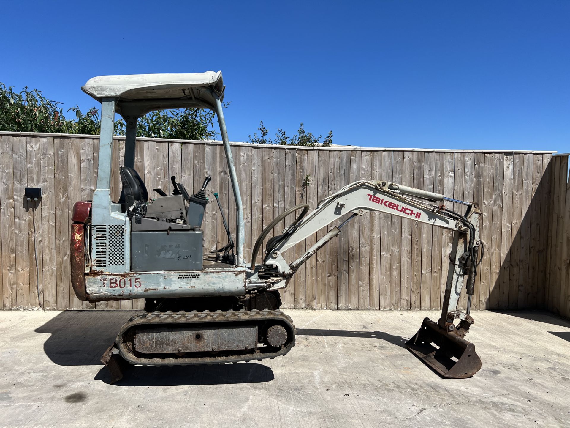 TAKEUCHI TB015 1.5 TON MINI DIGGER *LOCATION NORTH YORKSHIRE* - Image 2 of 8