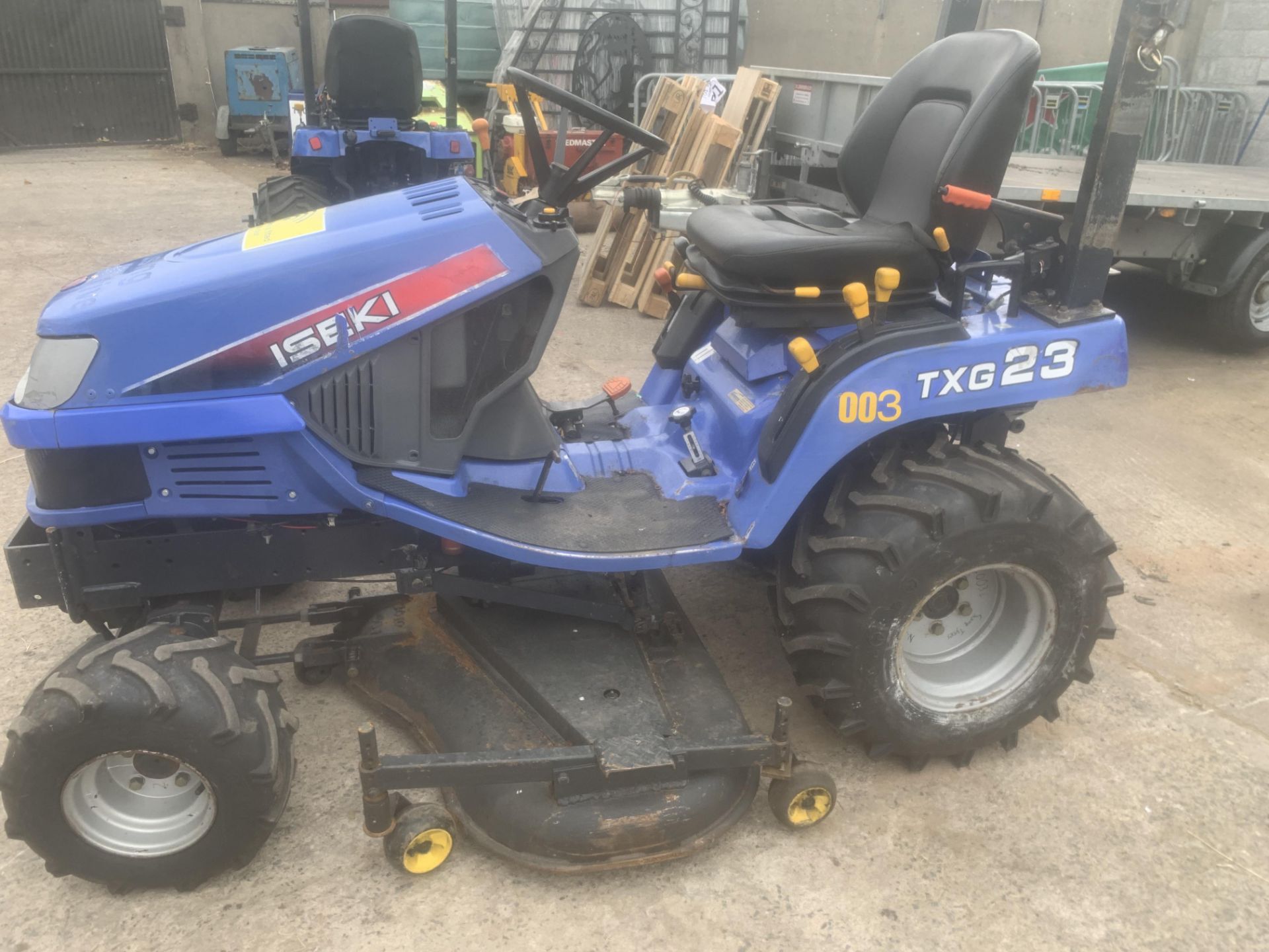 ISEKI TXG 23 4X4 COMPACT TRACTOR MOWER .LOCATION NORTHERN IRELAND. - Image 3 of 4