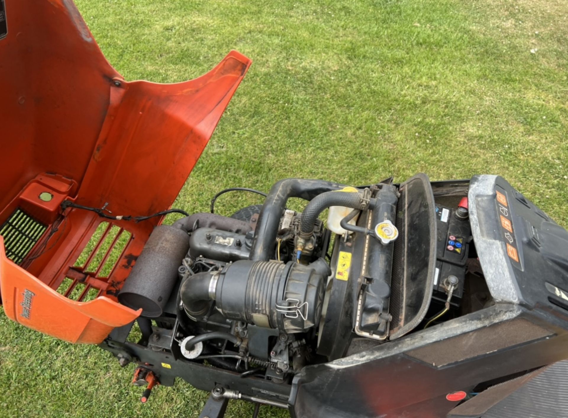 KUBOTA G18 DIESEL RIDE ON MOWER TIPPING COLLECTOR *LOCATION NORTH YORKSHIRE* - Image 4 of 5