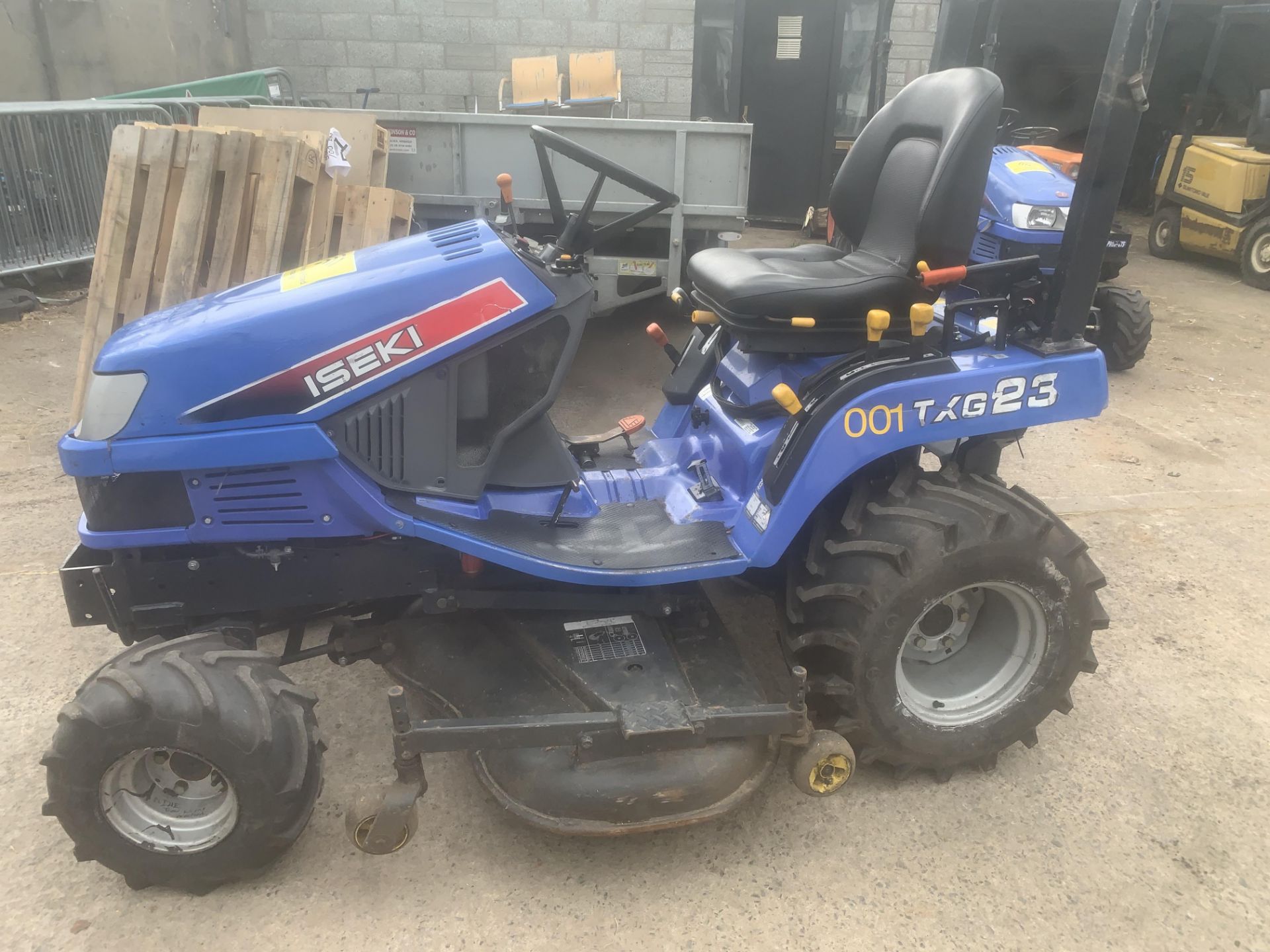 ISEKI TXG 23 4X4 COMPACT TRACTOR MOWER .LOCATION NORTHERN IRELAND. - Image 2 of 4