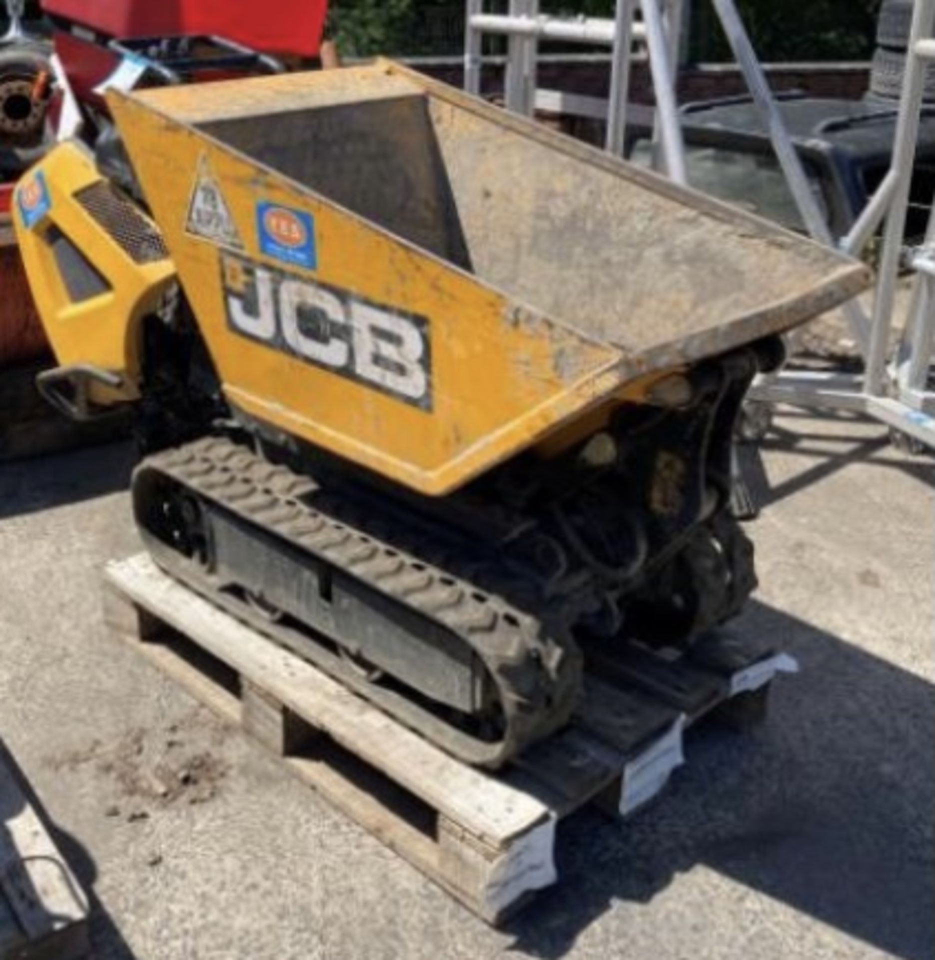 JCB TRACKED DIESEL HI TIP DUMPER.2015 LOCATION NORTHERN IRELAND.