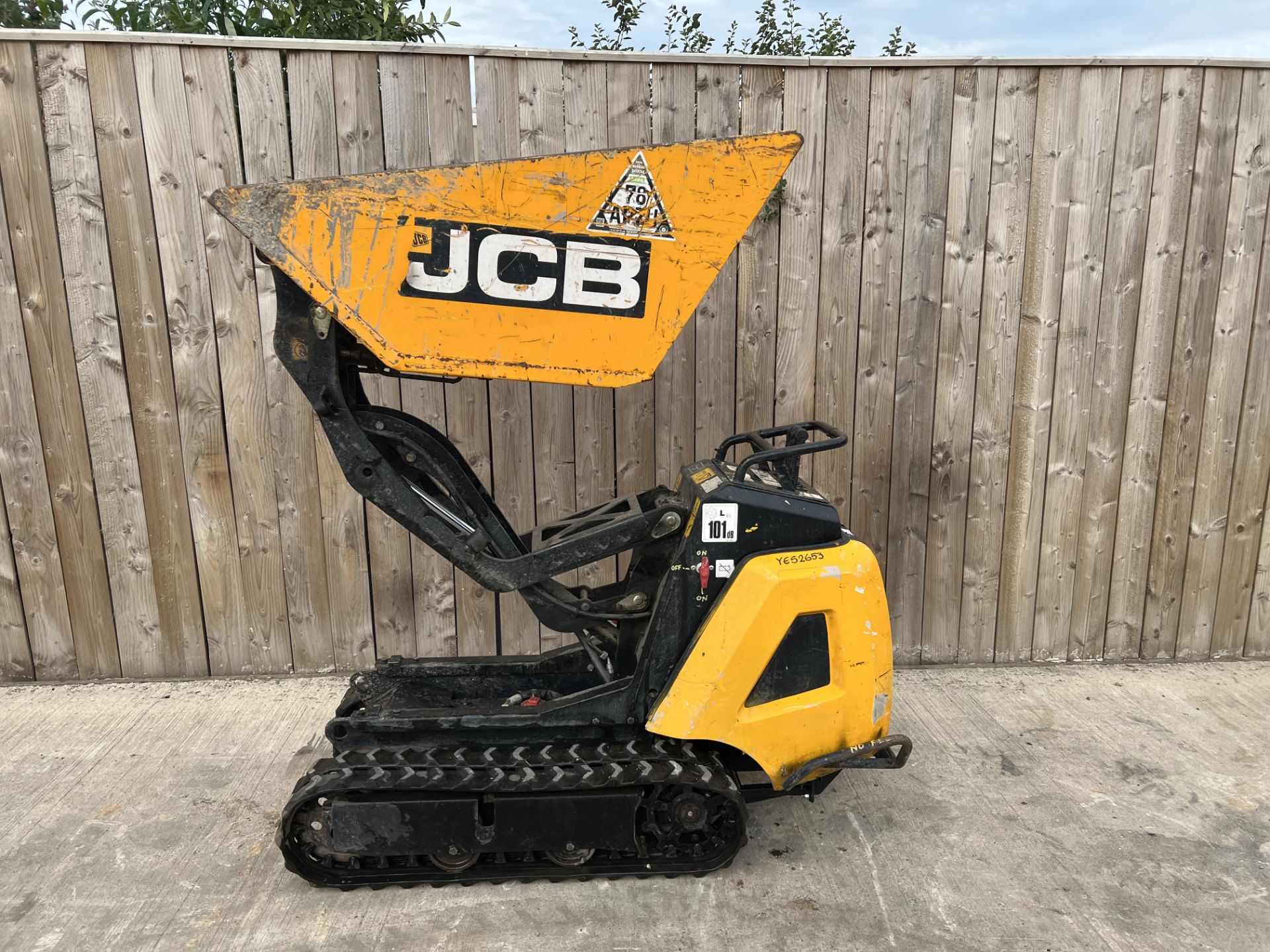 2017 JCB HTD05 HIGH TIP TRACKED DIESEL DUMPER *LOCATION NORTH YORKSHIRE* - Image 2 of 7