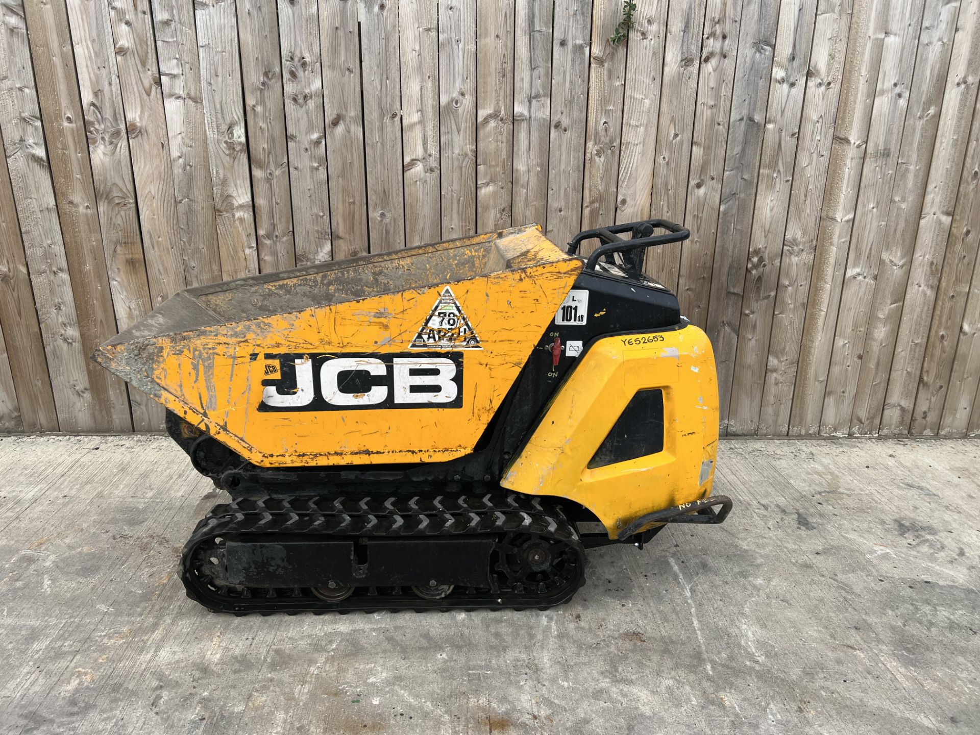 2017 JCB HTD05 HIGH TIP TRACKED DIESEL DUMPER *LOCATION NORTH YORKSHIRE* - Image 3 of 7