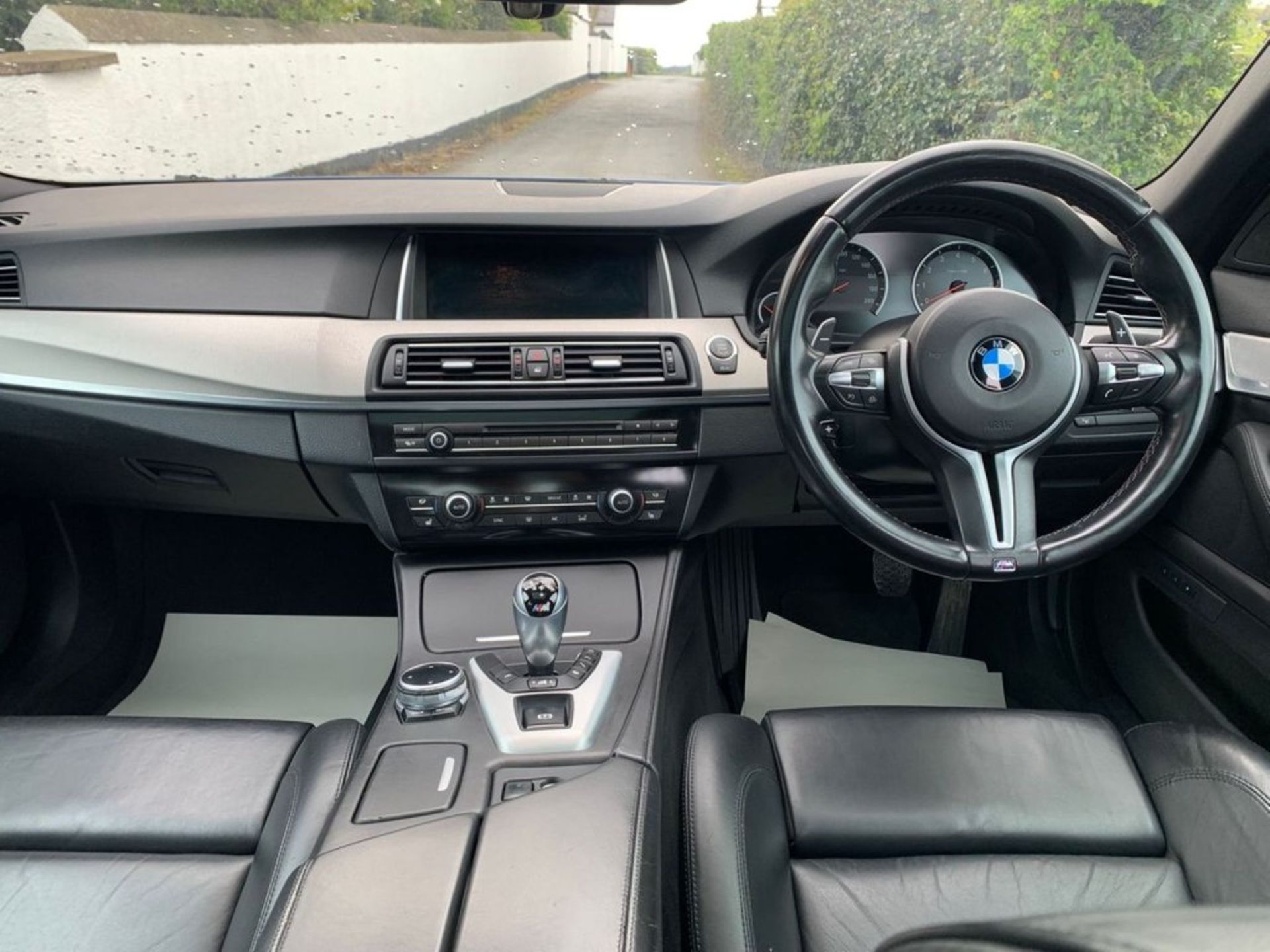 BMW M5 4.4 M5 4d 553 BHP 4 Door Saloon - Image 18 of 19