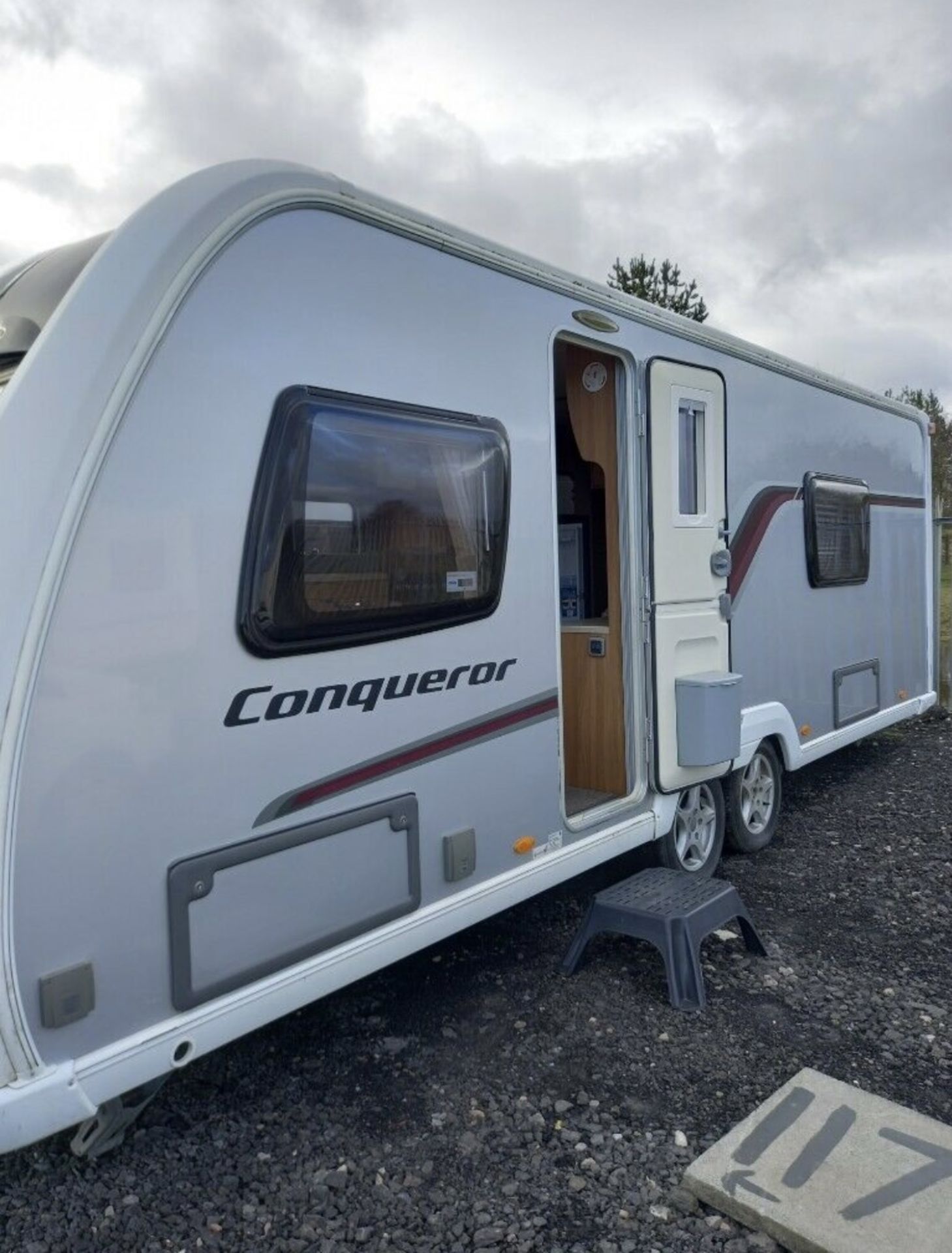 2013 SWIFT CONQUEROR 630 4 BERTH TWIN AXLE CARAVAN