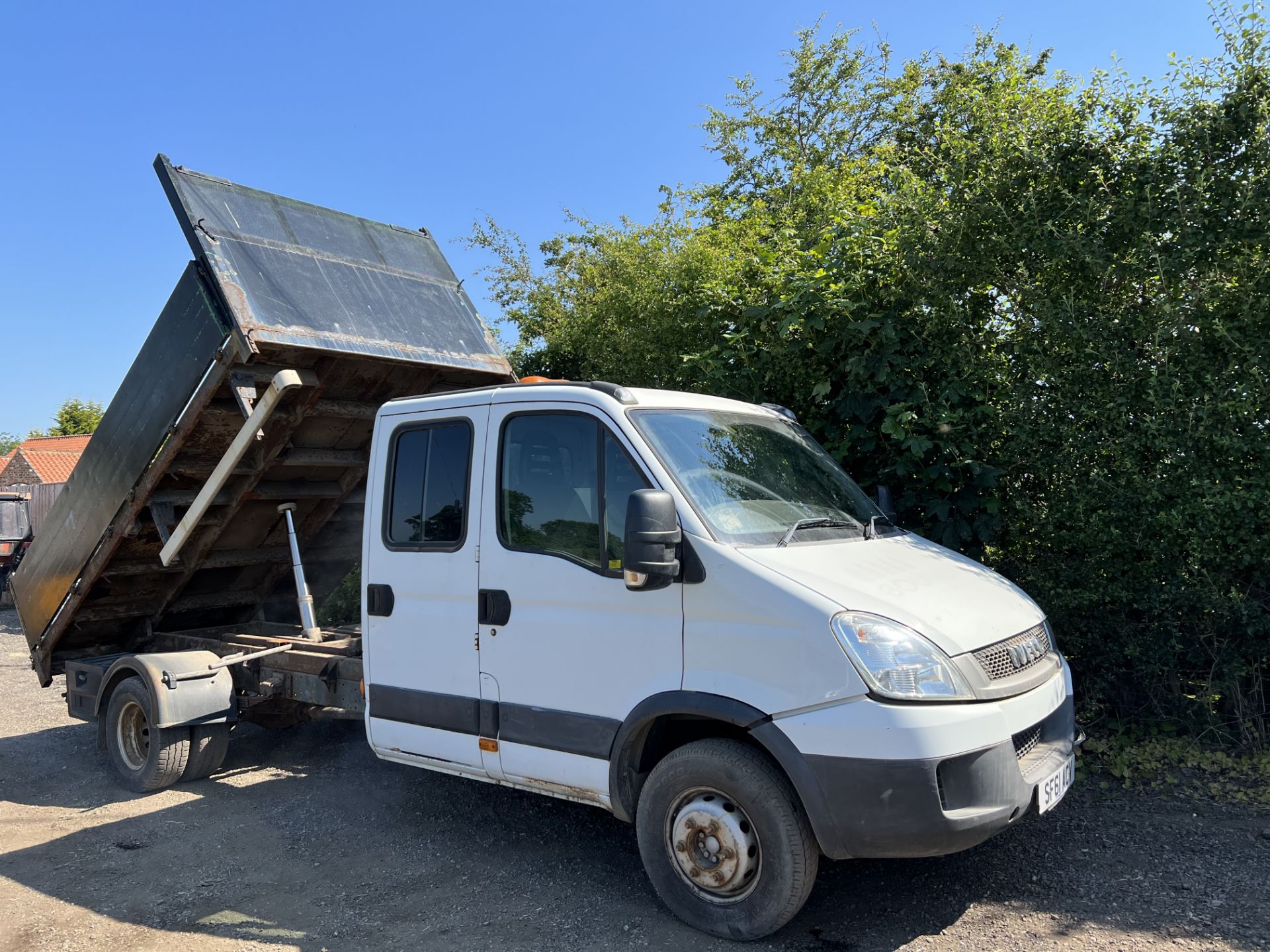 2011 IVECO DAILY 3.0 70C18 HPT TRW MWB CREW CAB TIPPER SF61AFC - Image 2 of 10